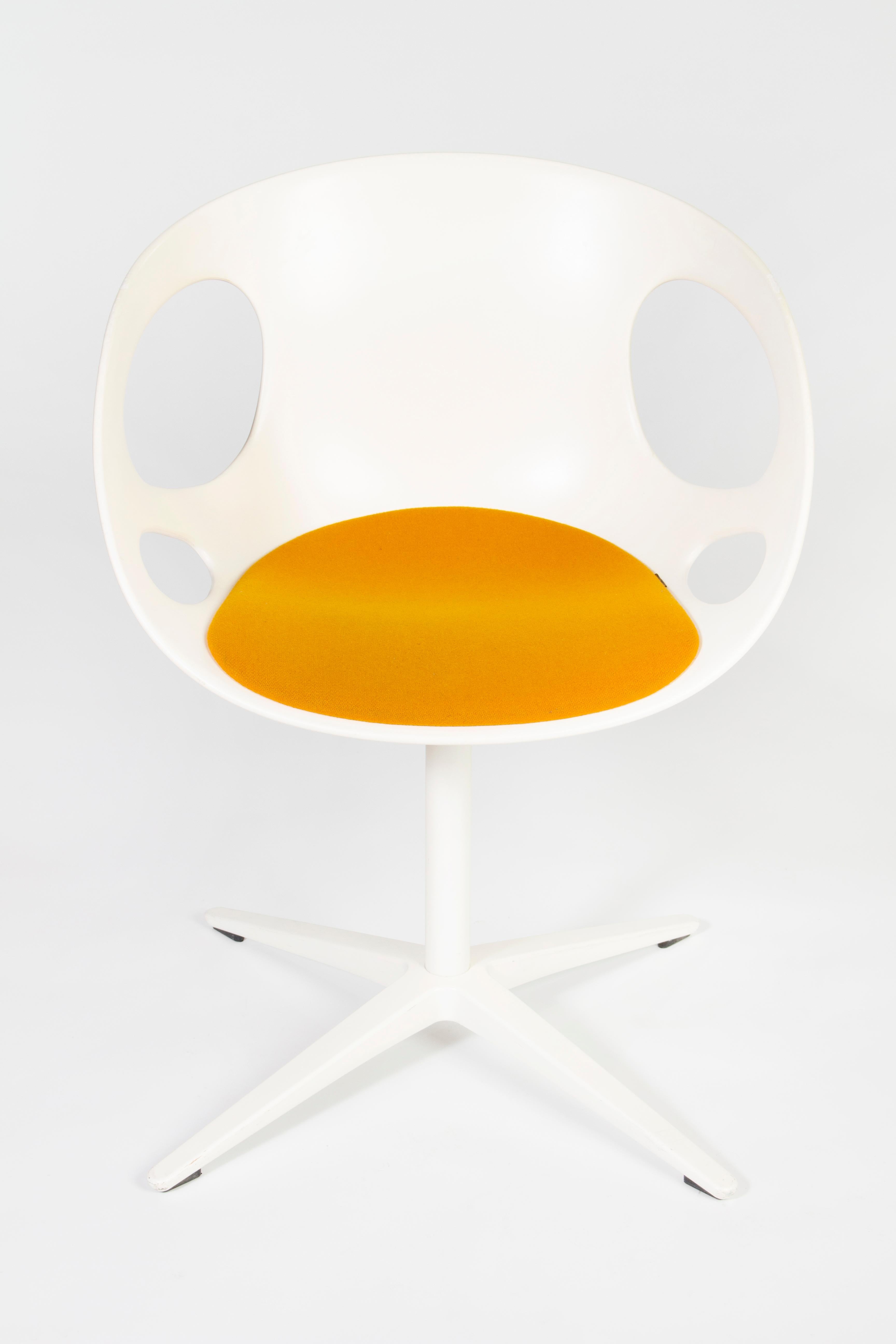 XXIe siècle et contemporain Ensemble de chaises pivotantes de salle à manger Fritz Hansen Rin par Hiromichi Konno en vente