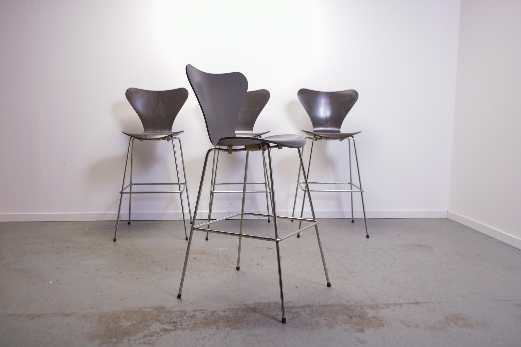 Contemporary Fritz Hansen Series 7 bar stools set of 4