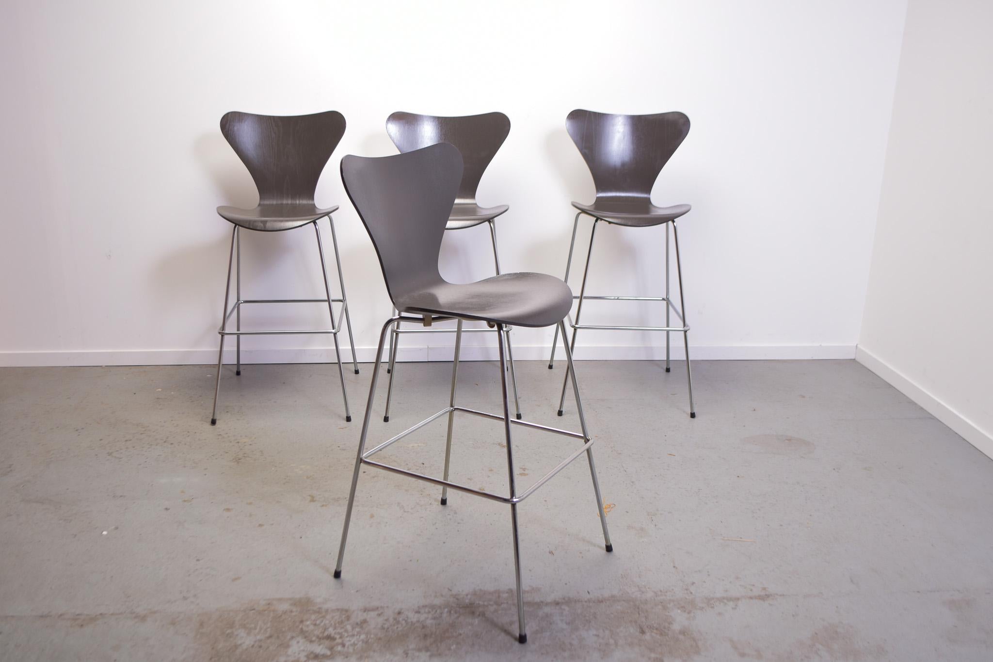 Oak Fritz Hansen Series 7 bar stools set of 4