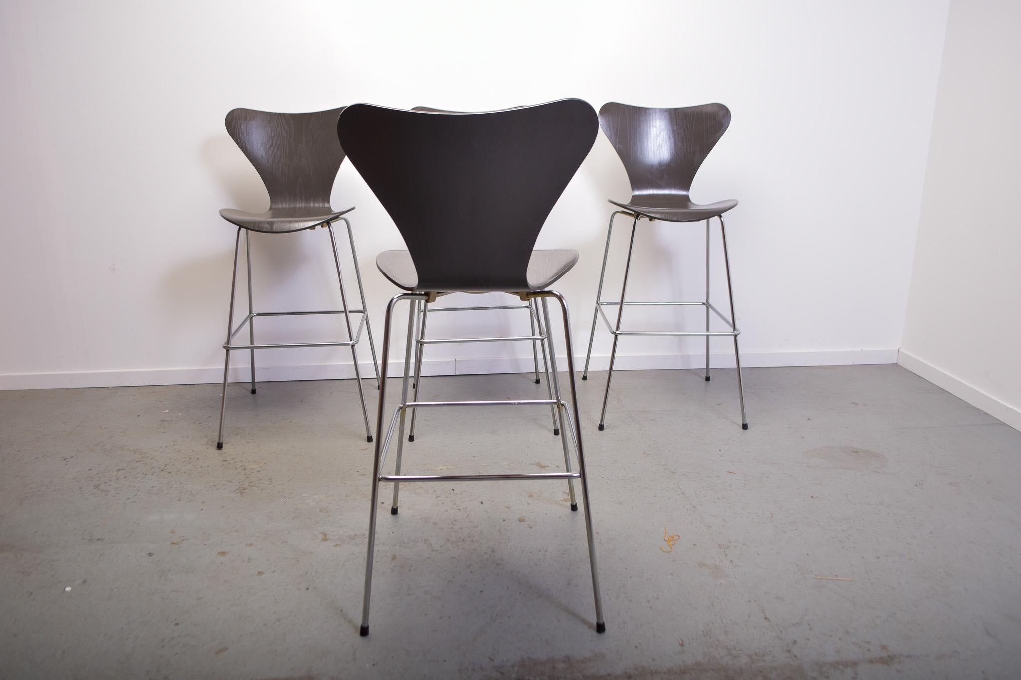 Fritz Hansen Series 7 bar stools set of 4 3
