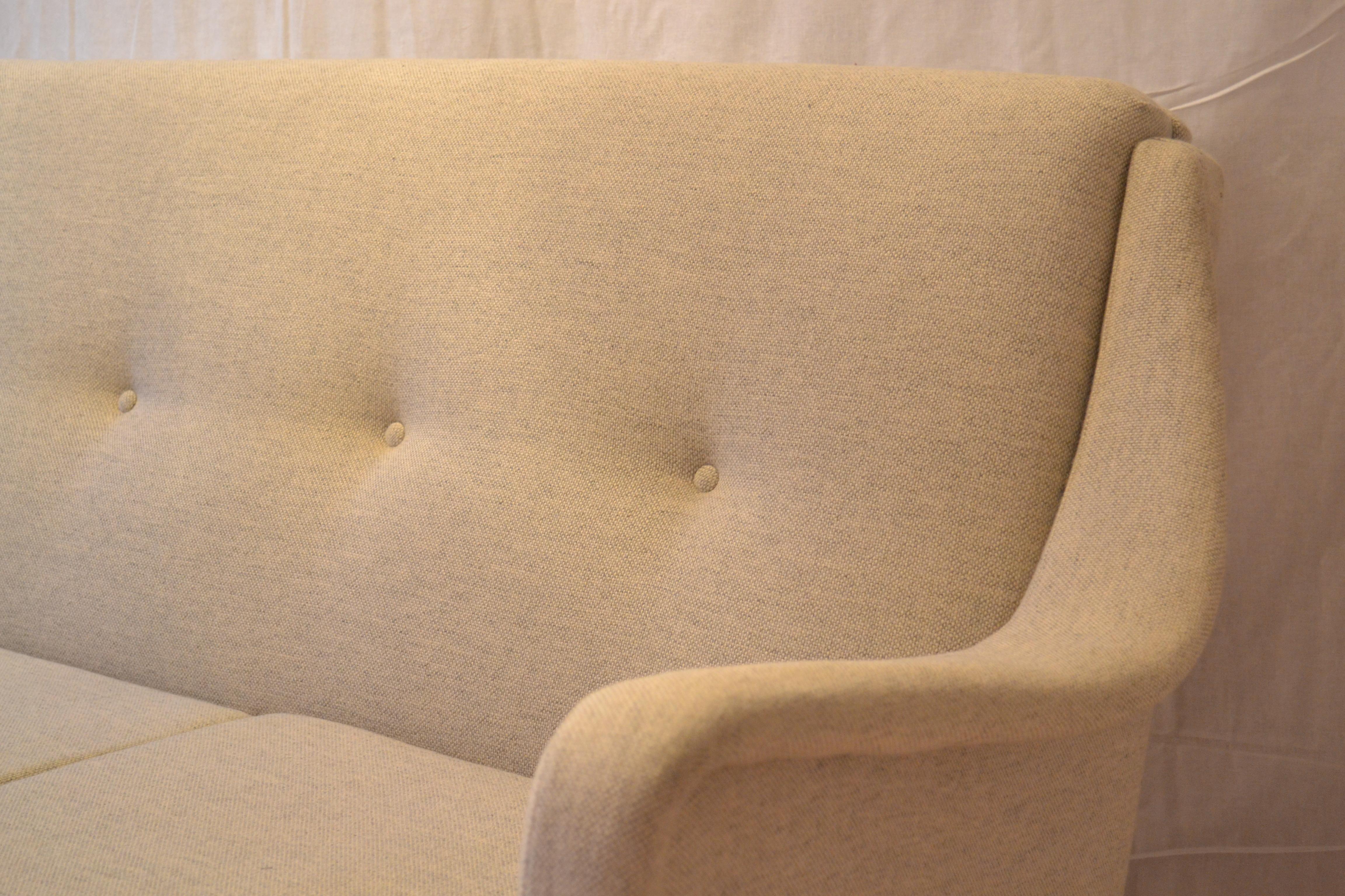Fritz Hansen sofa designed by Folke Ohlsson for the 1950s Dux company In the 1950s and 1960s, Fritz Hansen made sofas and armchairs for Folke Ohlsson Dux. Fully original and signed sofa. High-quality woolen upholstery. A classic of Danish design. A