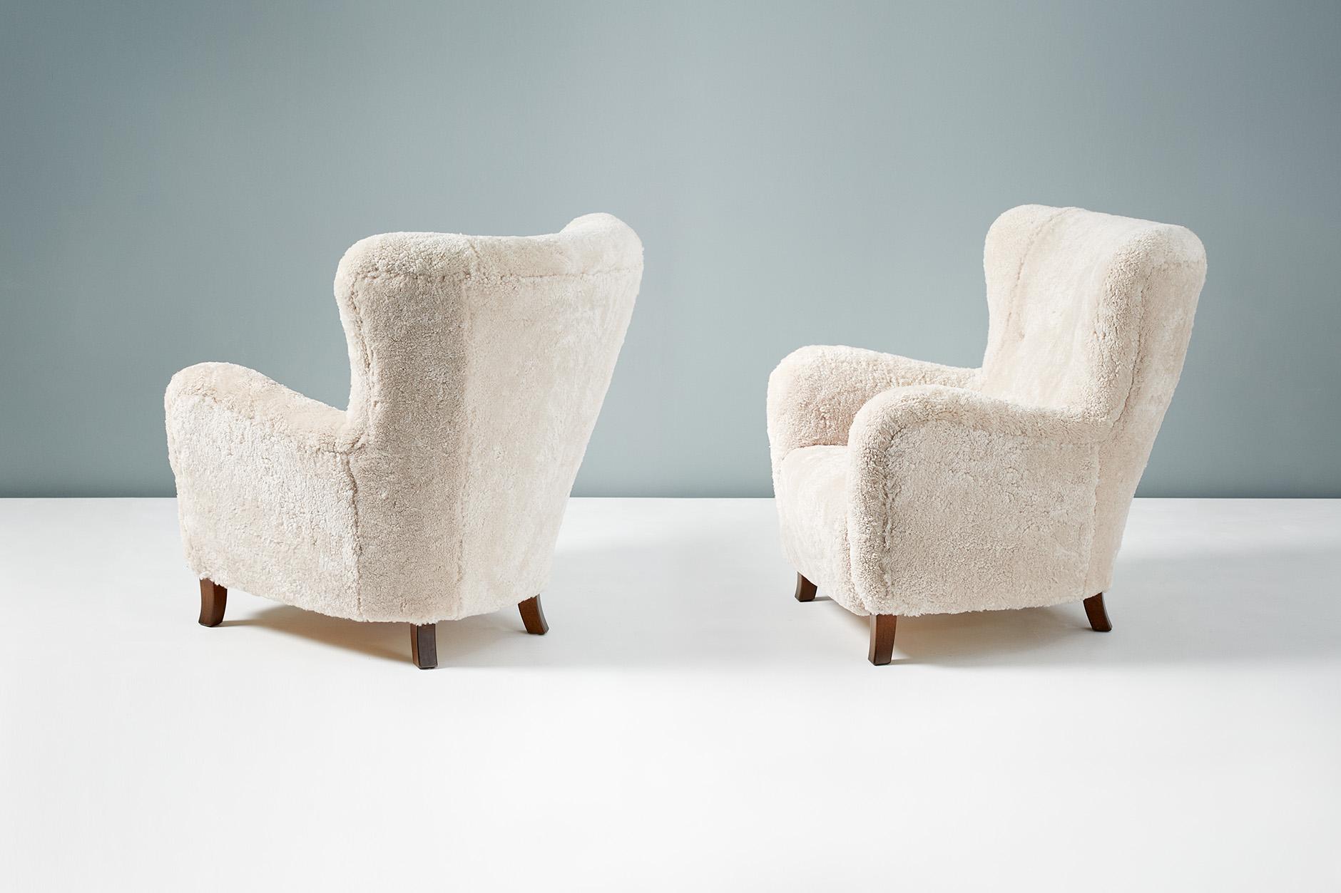 Pair of 1940s vintage wing chairs in the manner of Fritz Hansen, produced in Copenhagen by Christian Sorensen & Co. The legs are stained beechwood and the chair has been reupholstered in luxurious Australian shearling.


Measures: H 98cm, D 80cm,