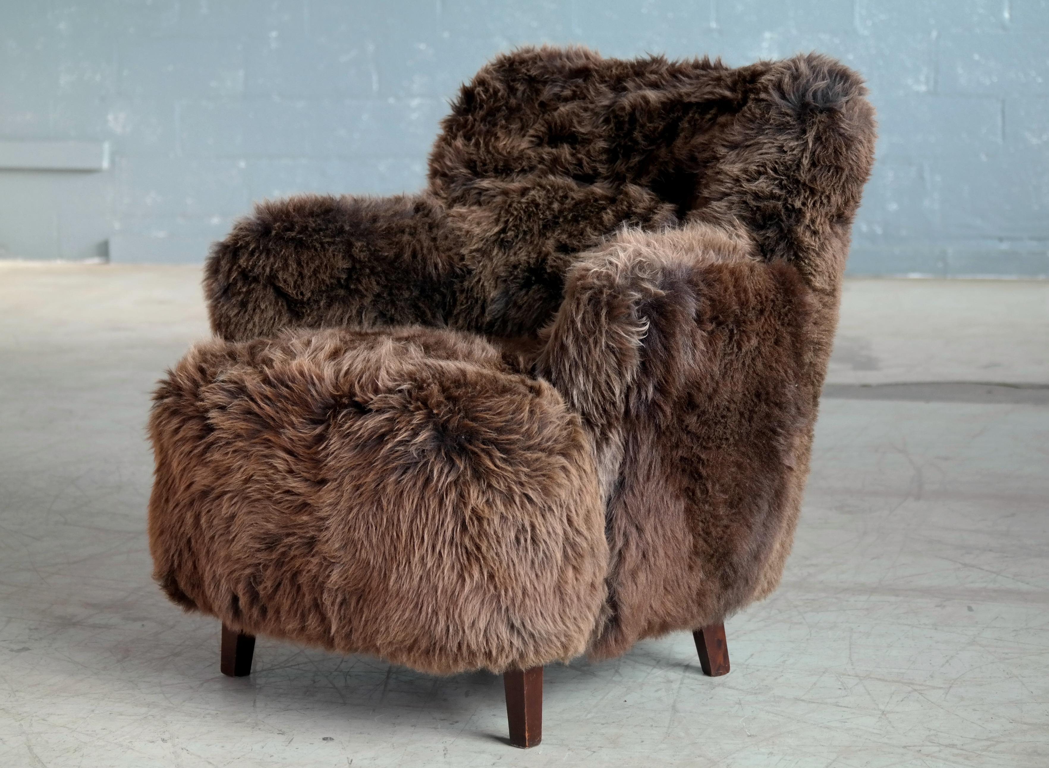 Fritz Hansen Style Danish 1950s Lounge Chair Covered in Icelandic Sheepskin In Excellent Condition In Bridgeport, CT