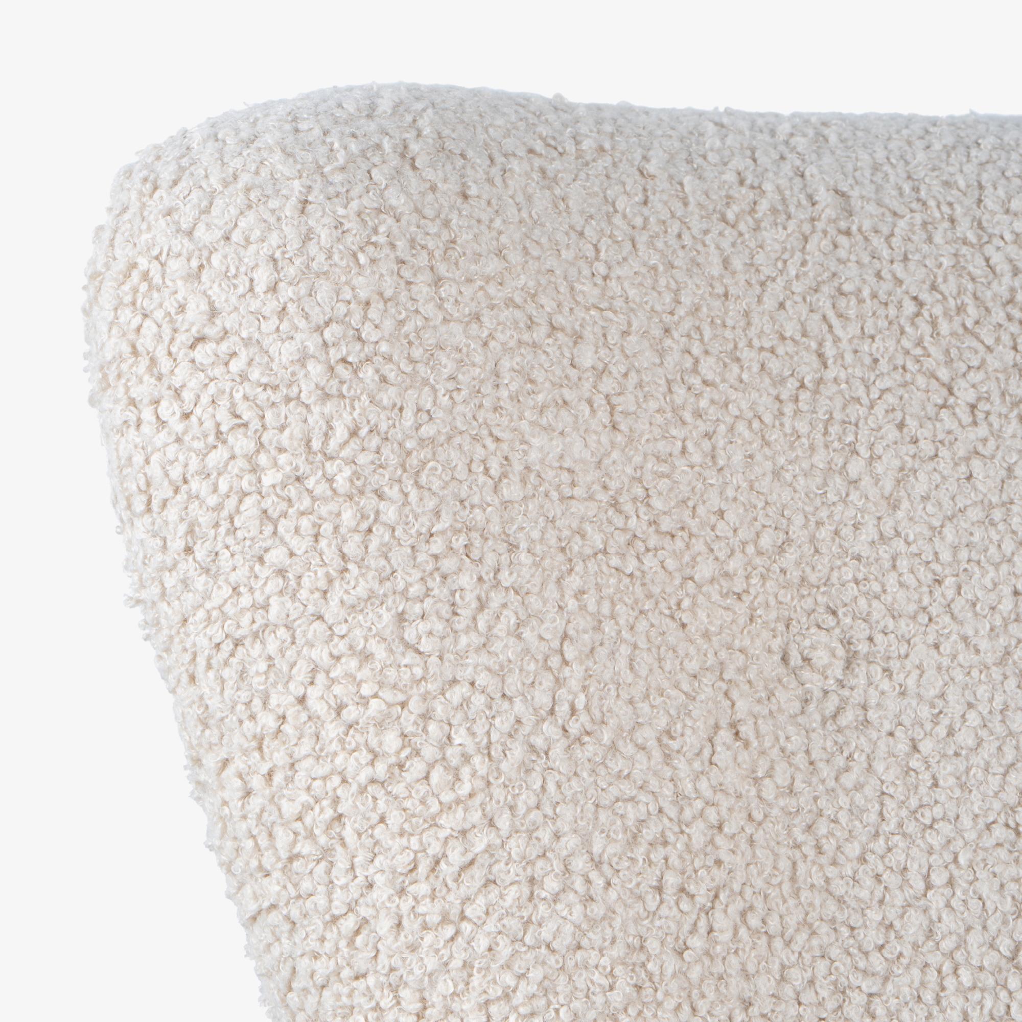 Sedia ad ala danese in stile Fritz Hansen in finto shearling bouclé in vendita 4