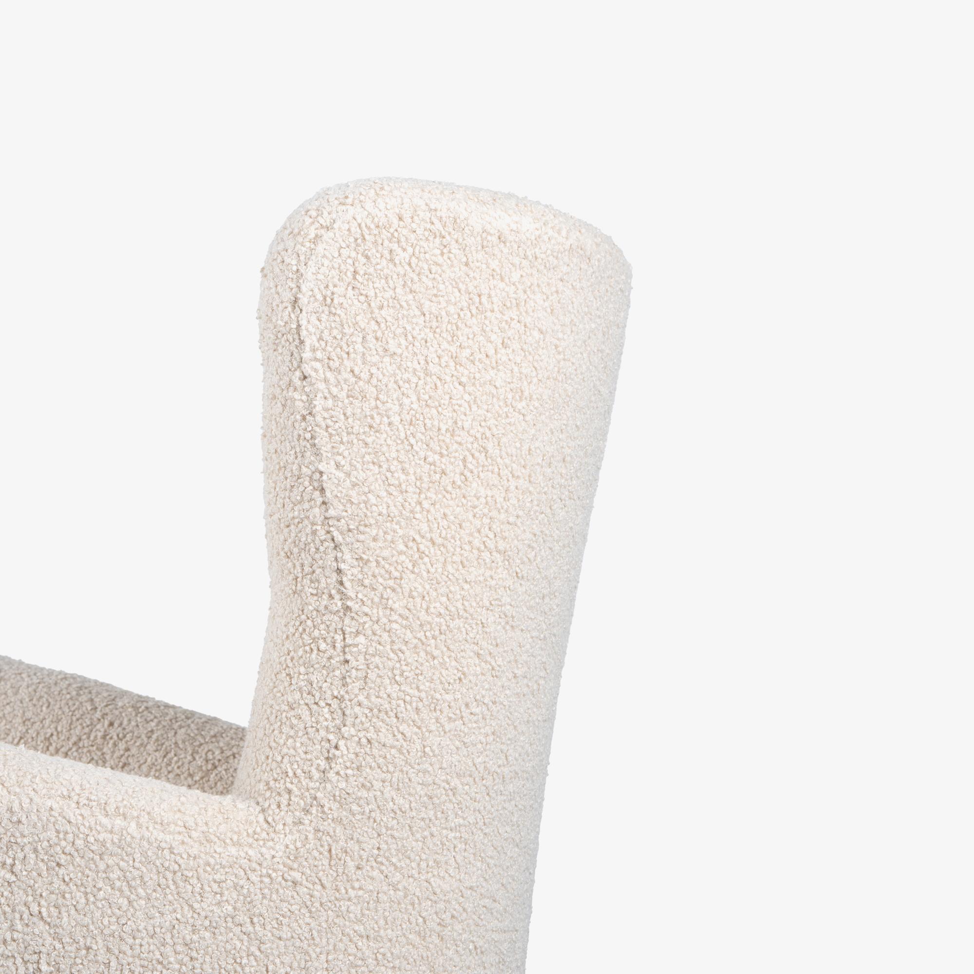 Sedia ad ala danese in stile Fritz Hansen in finto shearling bouclé in vendita 6