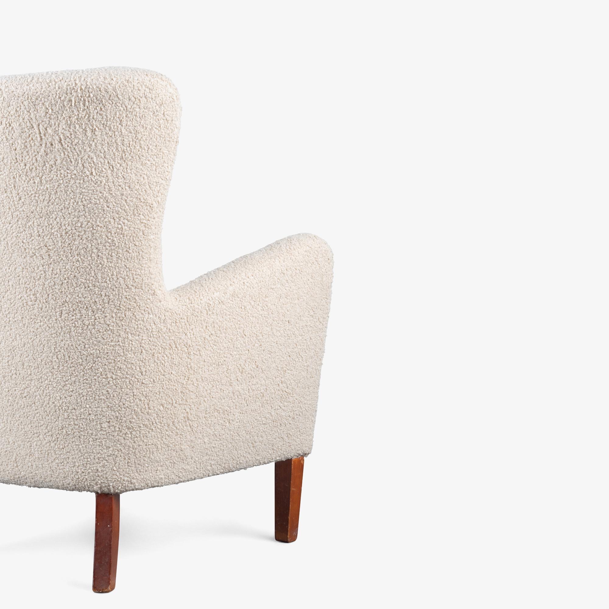 Sedia ad ala danese in stile Fritz Hansen in finto shearling bouclé in vendita 7