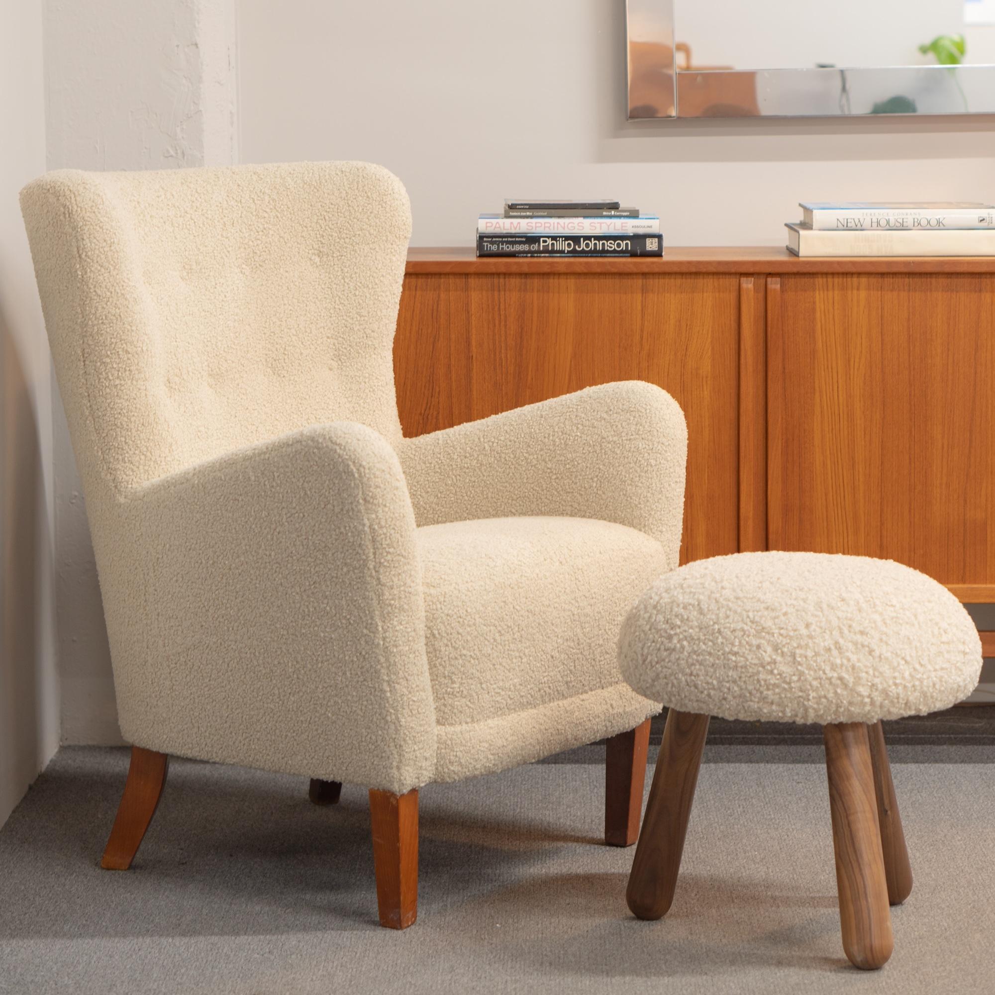Il design danese è stato a lungo celebrato per la sua elegante semplicità, la funzionalità e la maestria, e Fritz Hansen è un nome di spicco di questa tradizione di design. I loro progetti riflettono spesso una grande attenzione ai dettagli e una