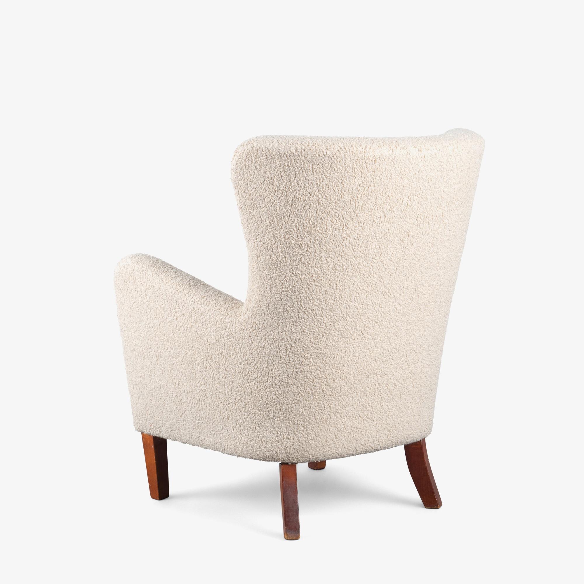 Metà XX secolo Sedia ad ala danese in stile Fritz Hansen in finto shearling bouclé in vendita