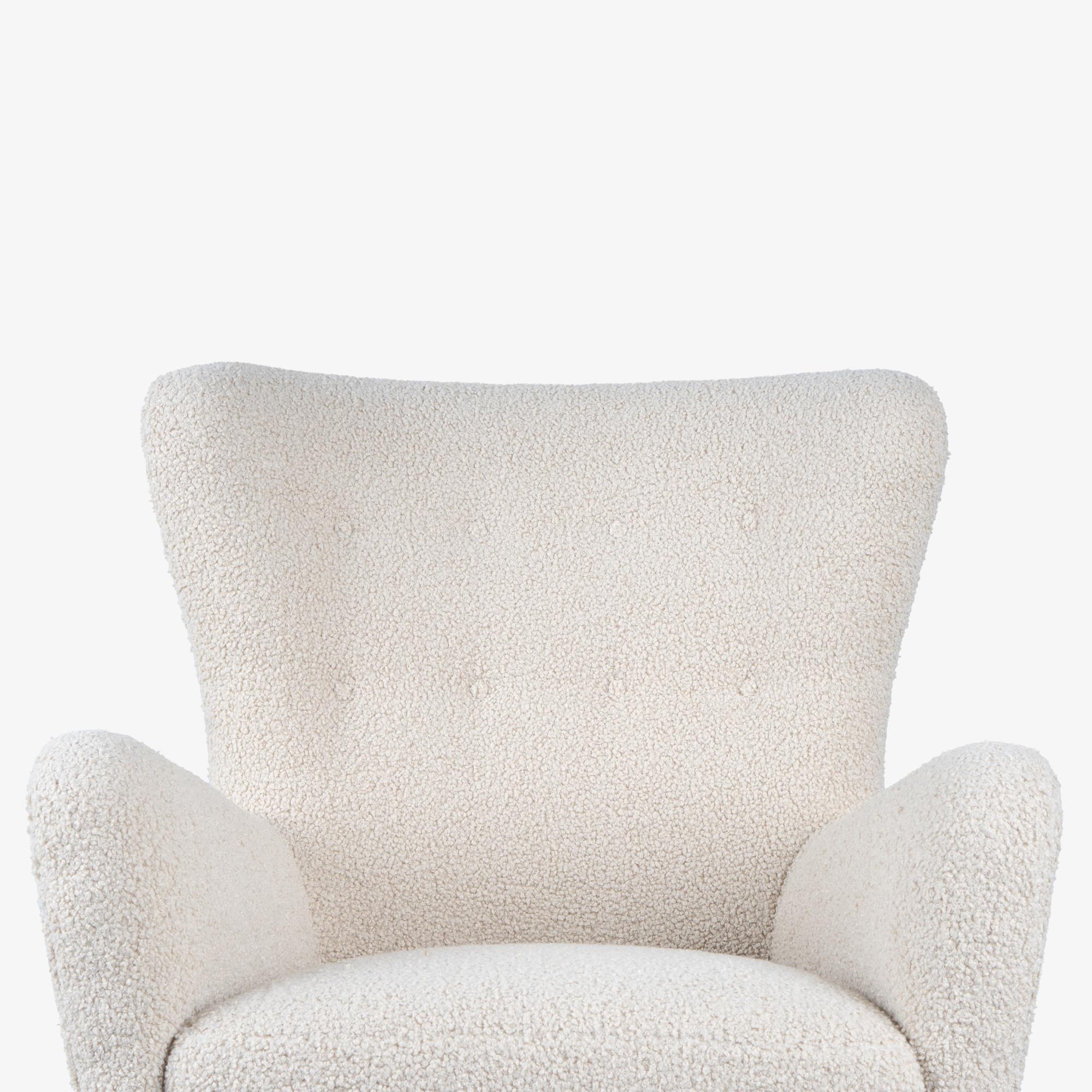 Sedia ad ala danese in stile Fritz Hansen in finto shearling bouclé in vendita 2