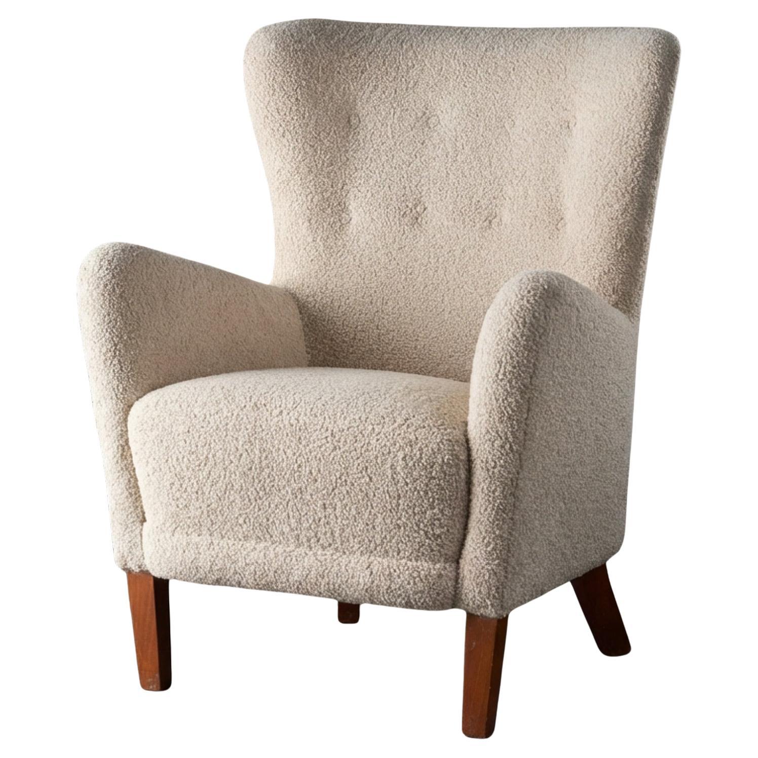 Fritz Hansen Style Danish Lounge Ohrensessel aus Bouclé-Kunstfell im Angebot