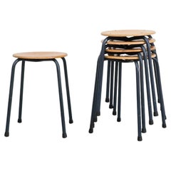 Tabourets empilables industriels de style Fritz Hansen avec cadres émaillés bleus