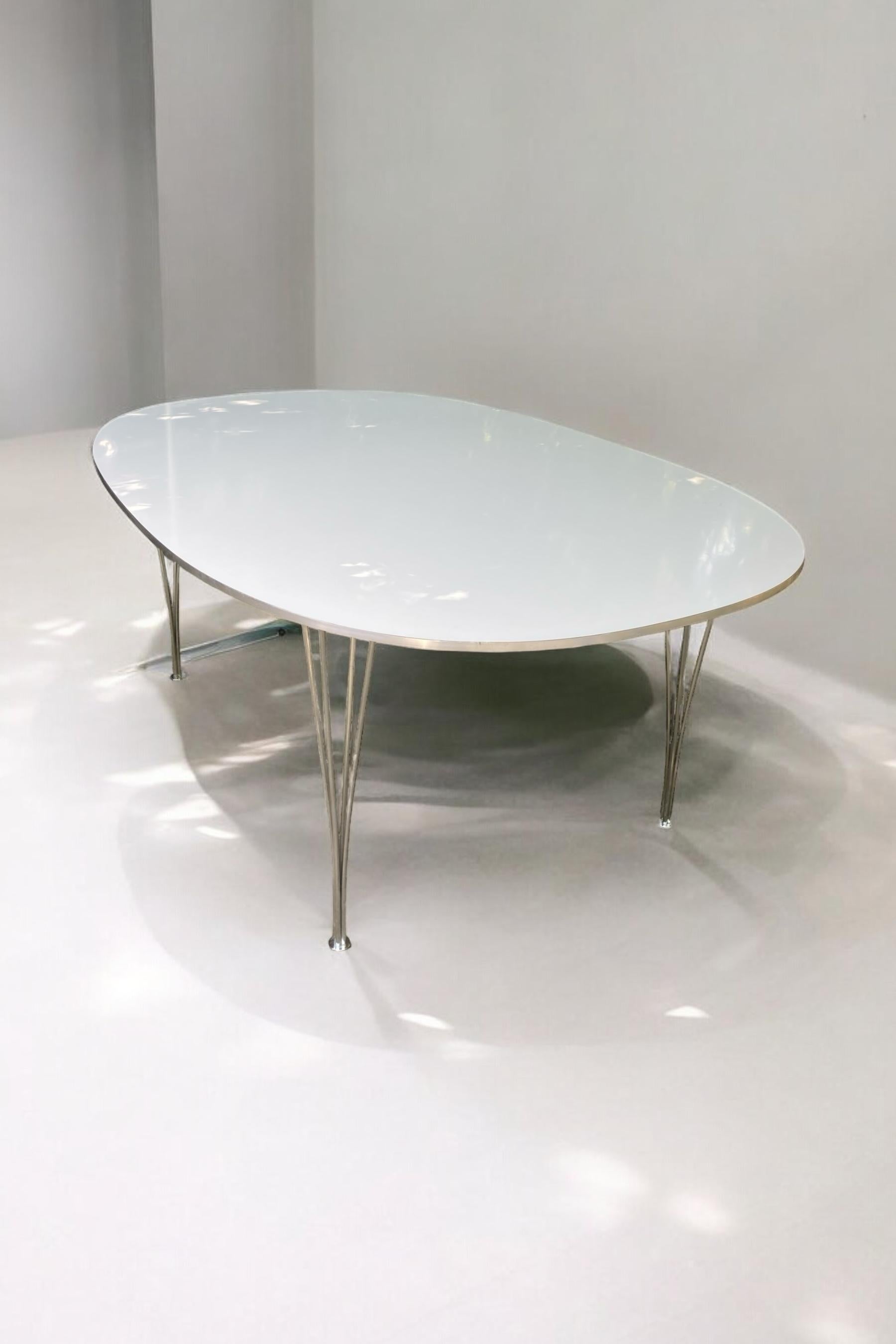 Fritz Hansen 'Super-Ellipse' table from Denmark 2