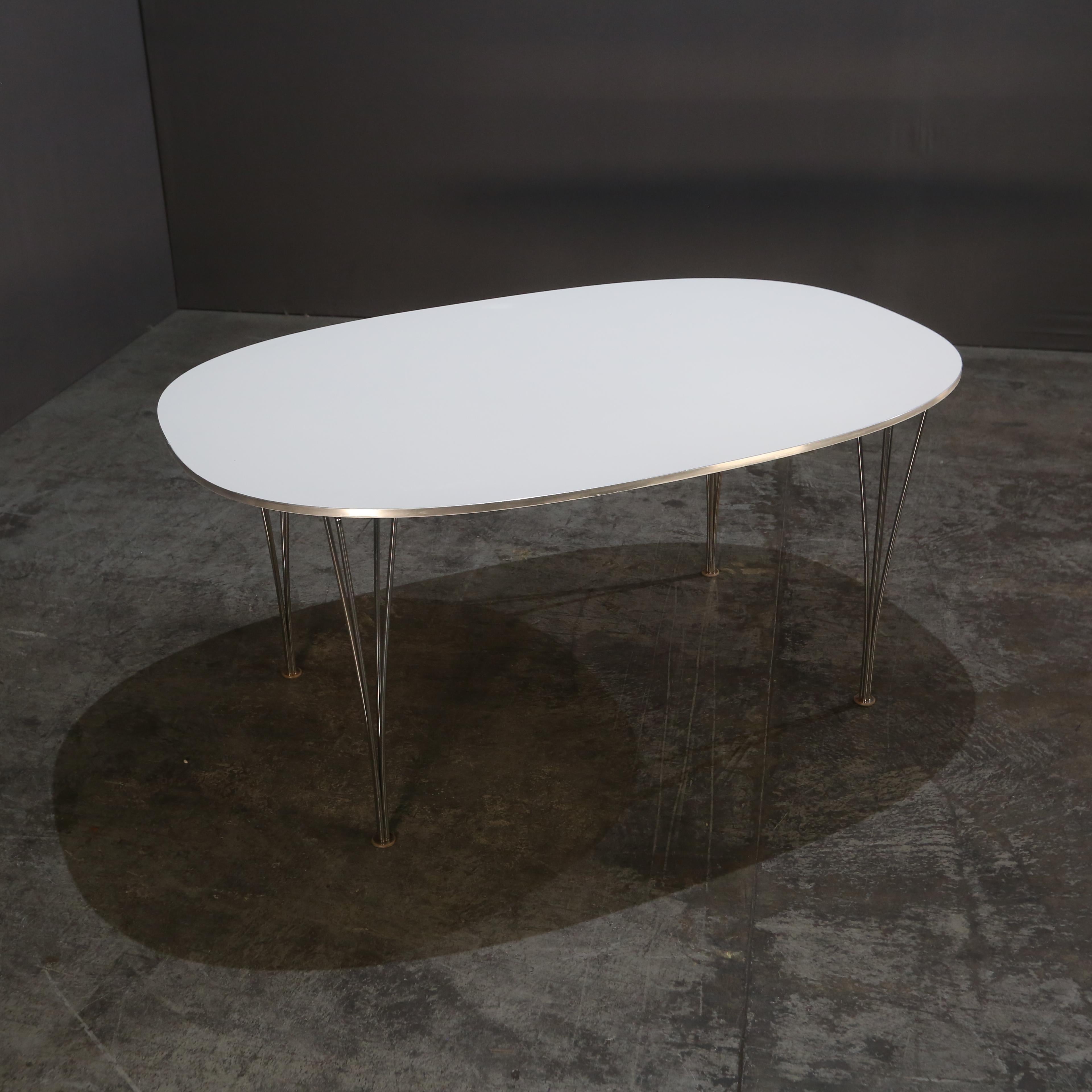 Danois Table Superellipse de Fritz Hansen par Piet Hein & Bruno Mathsson