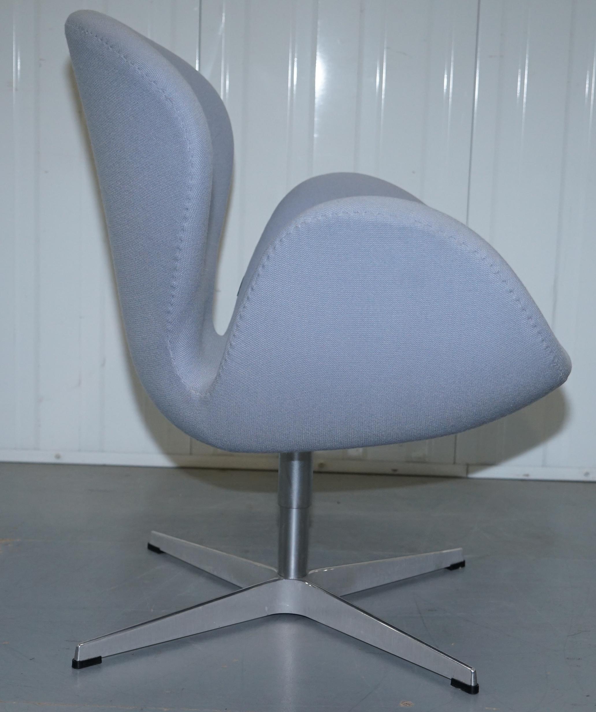 Fritz Hansen Swan Swivel Armchair Designed by Arne Jacobsen for Sas 3