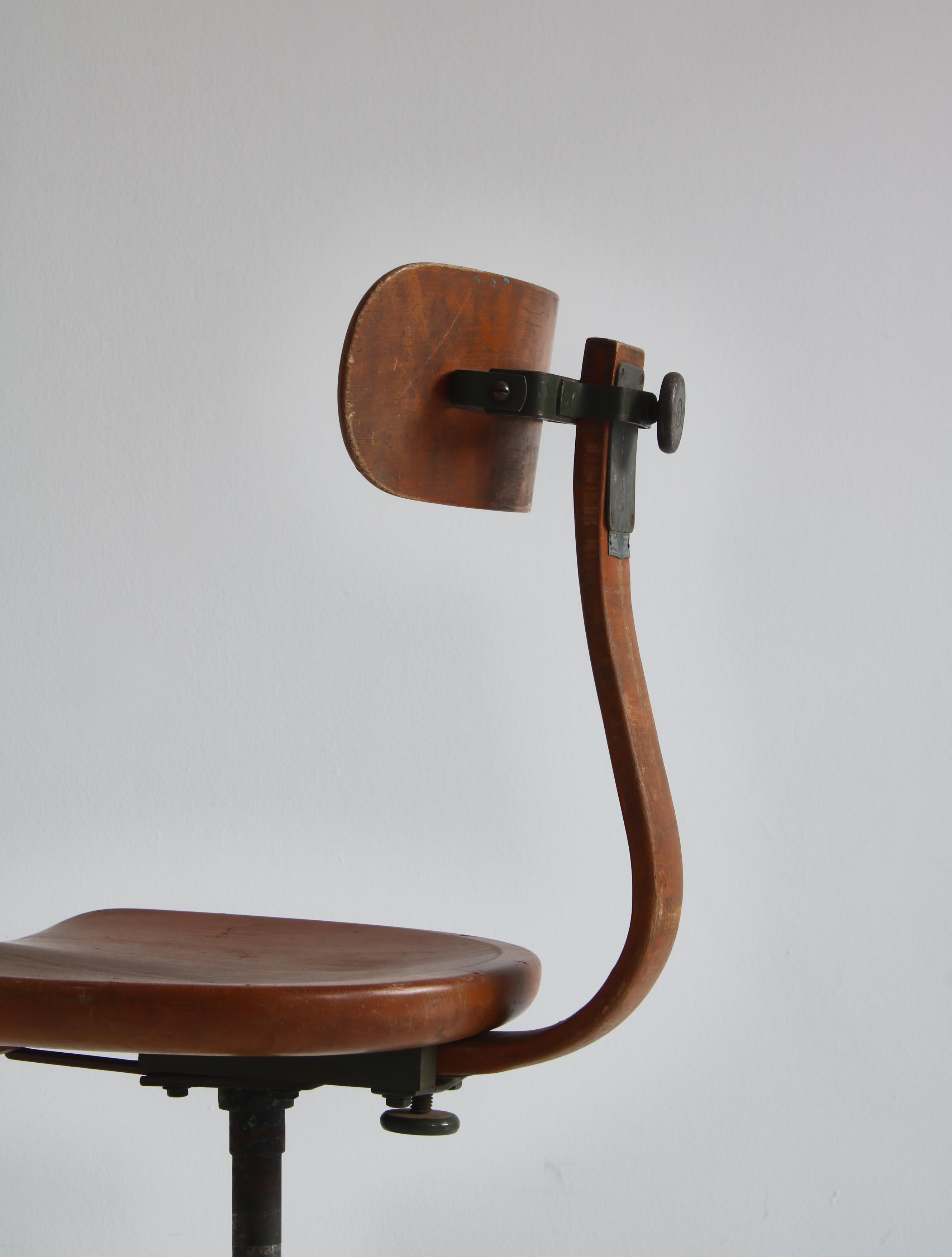 Fritz Hansen Swivel Desk Chair Bauhaus Style Tube Steel and Beechwood, 1930s For Sale 3