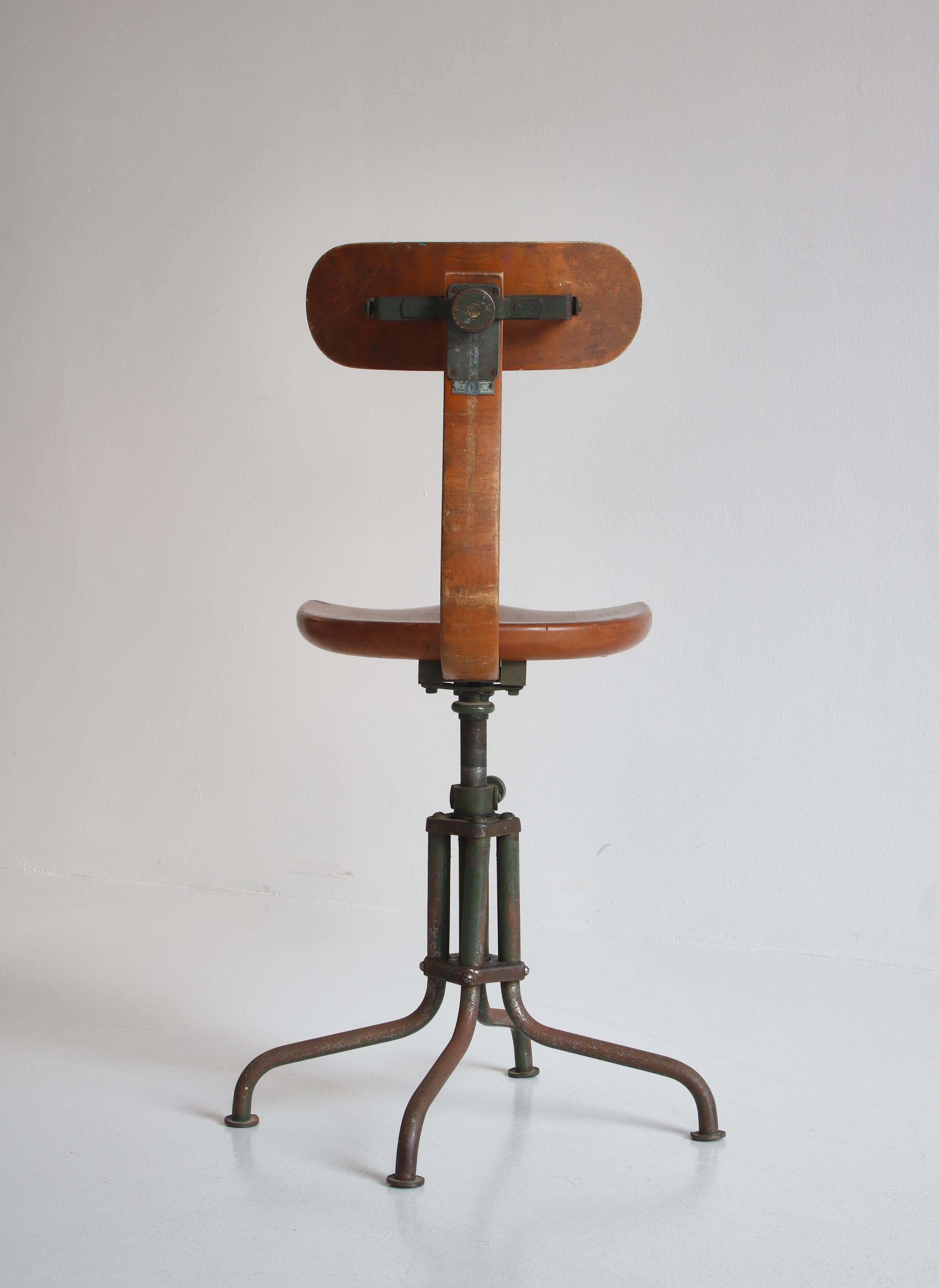 Danish Fritz Hansen Swivel Desk Chair Bauhaus Style Tube Steel and Beechwood, 1930s For Sale