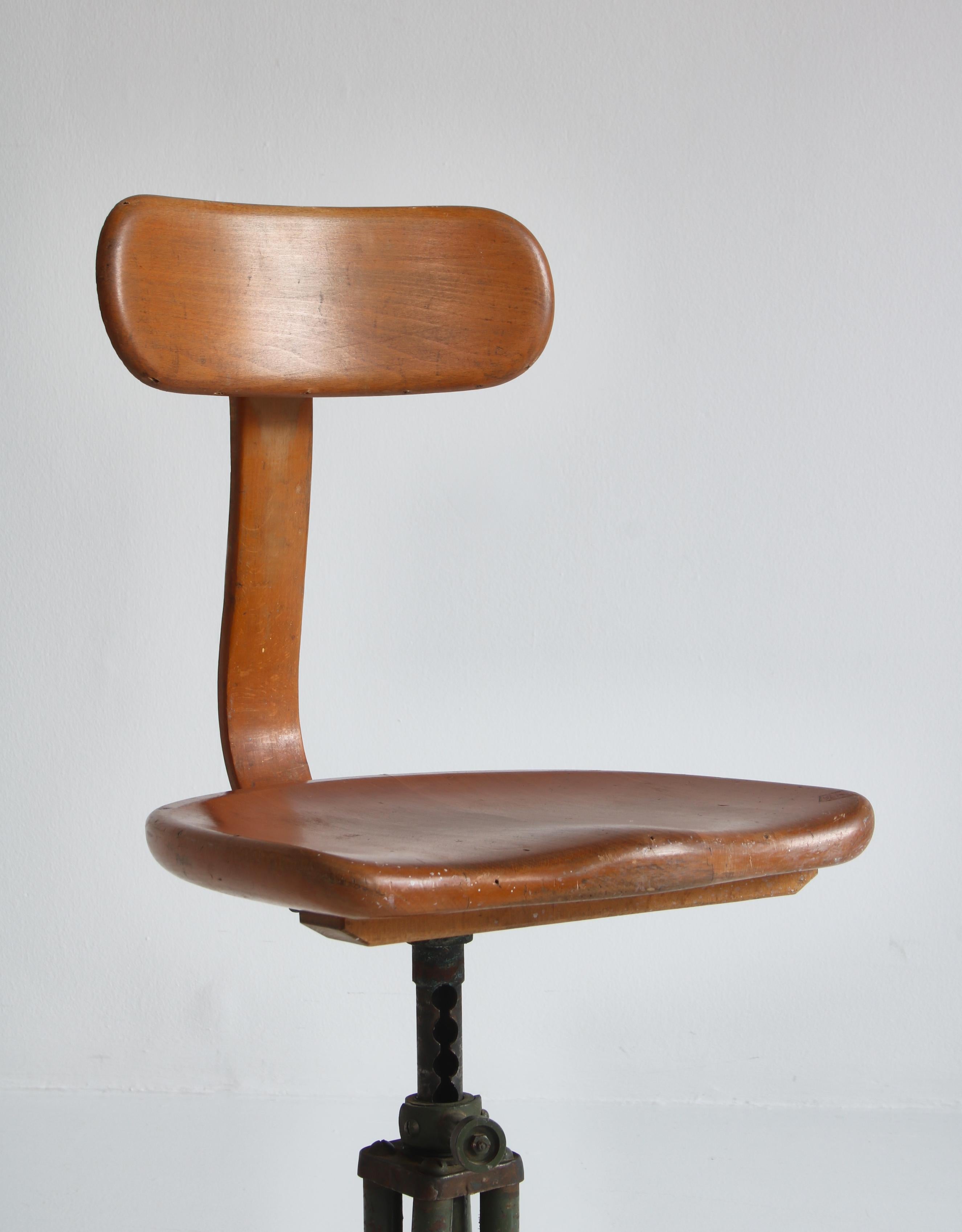 Fritz Hansen Swivel Desk Chair Bauhaus Style Tube Steel and Beechwood, 1930s For Sale 1