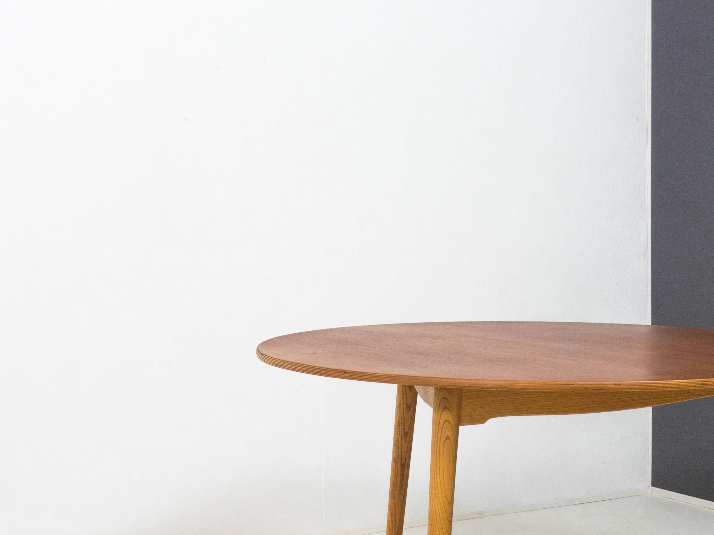 Fritz Hansen Teak & Ash ‘Heart’ Dining Table – Hans J. Wegner 4