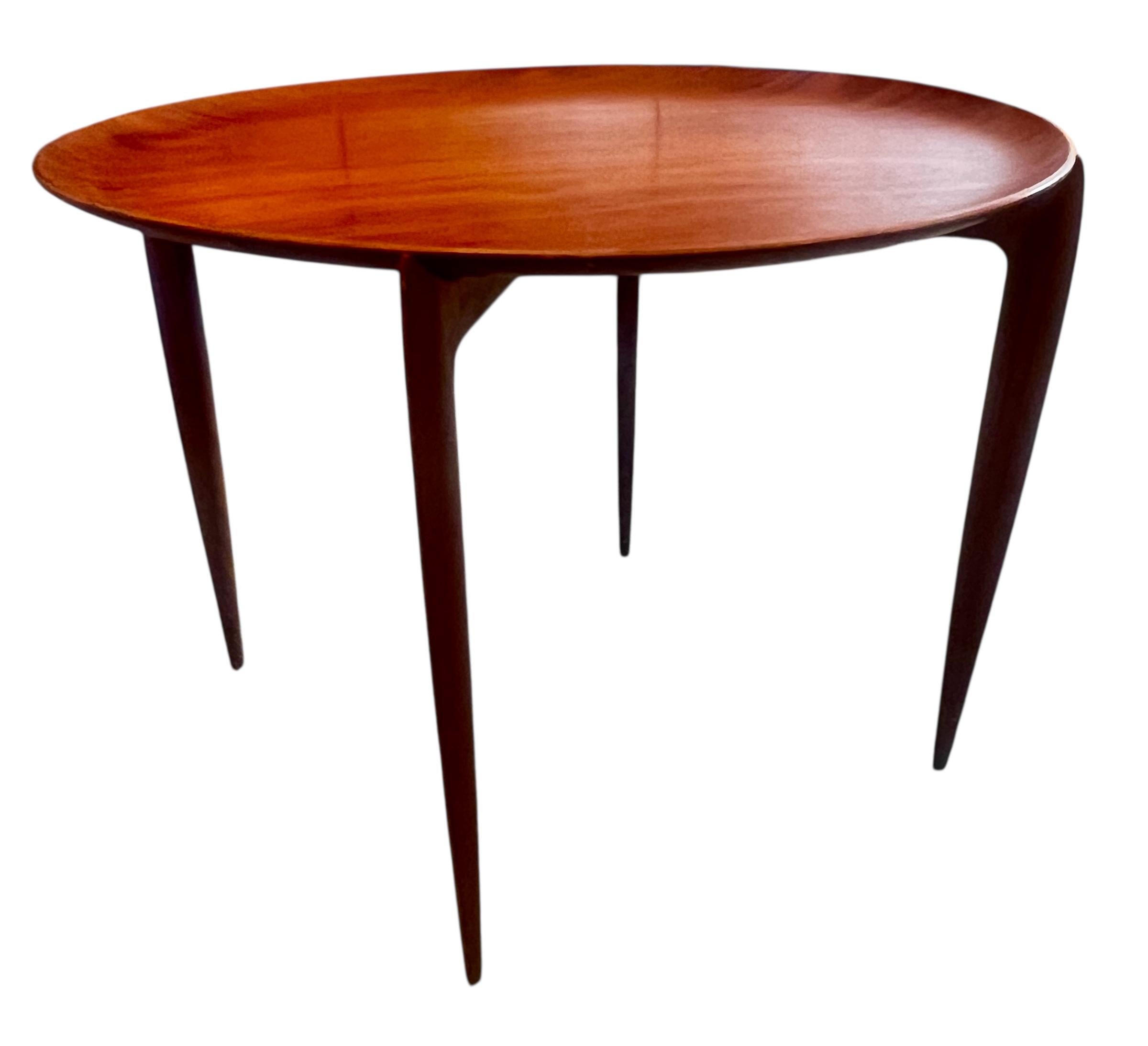 Fritz Hansen Teakwood Folding Tray Table by Svend Willumsen & H Engholm (Moderne der Mitte des Jahrhunderts) im Angebot