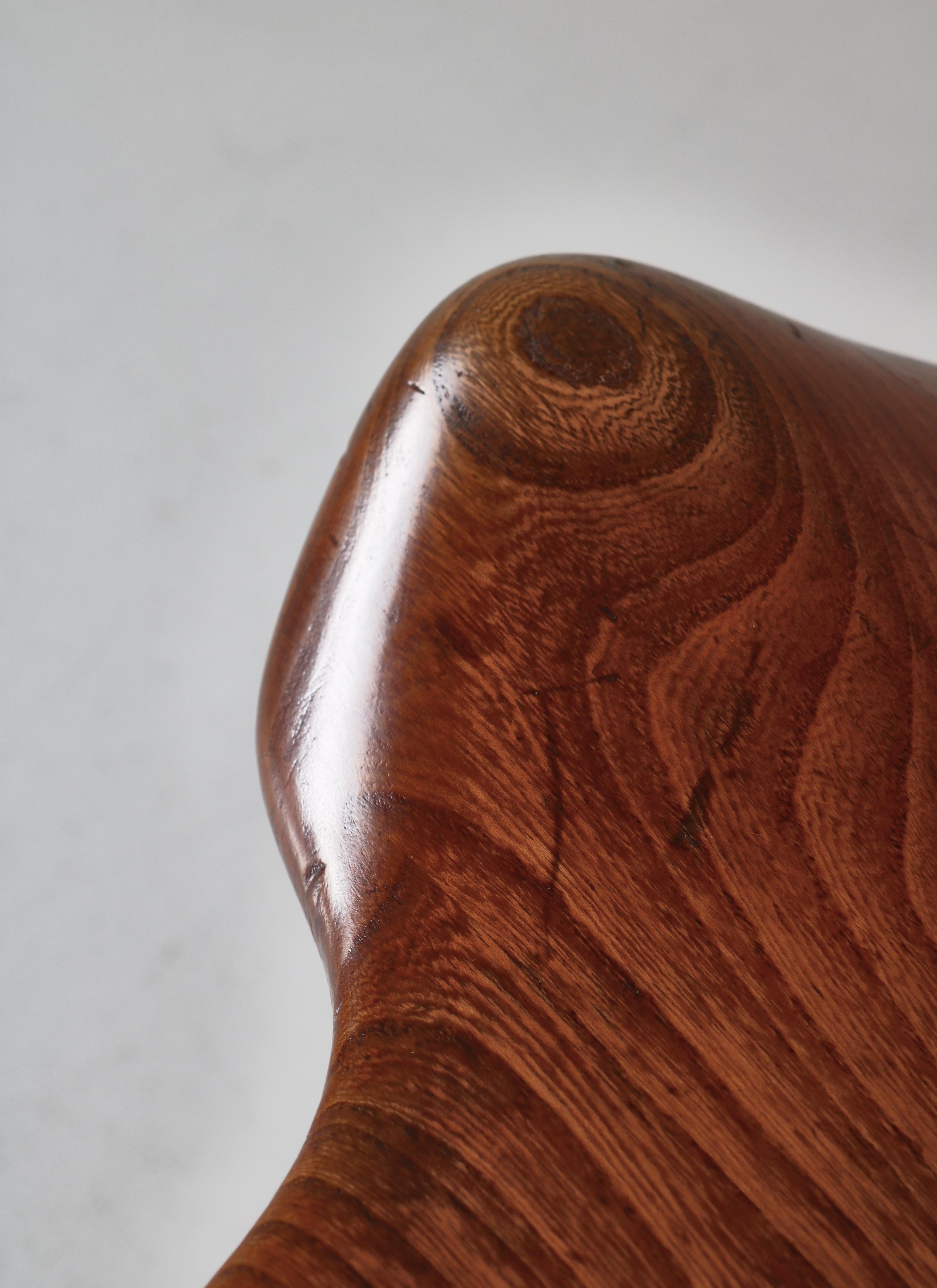 Fritz Hansen Three Legged Stool by Josef Frank in Elm Wood, 1945, Denmark In Good Condition For Sale In Odense, DK