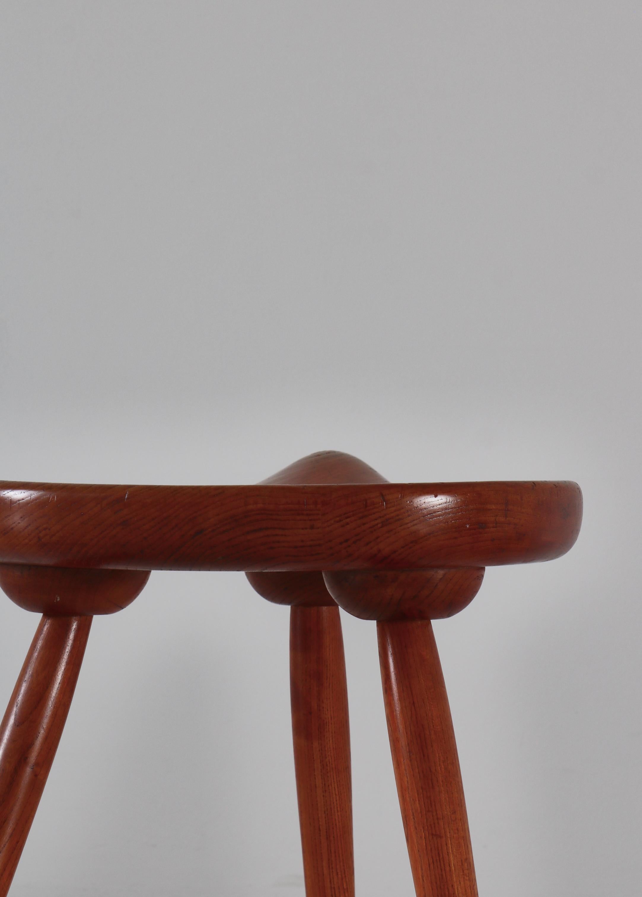 Mid-20th Century Fritz Hansen Three Legged Stool by Josef Frank in Elm Wood, 1945, Denmark For Sale