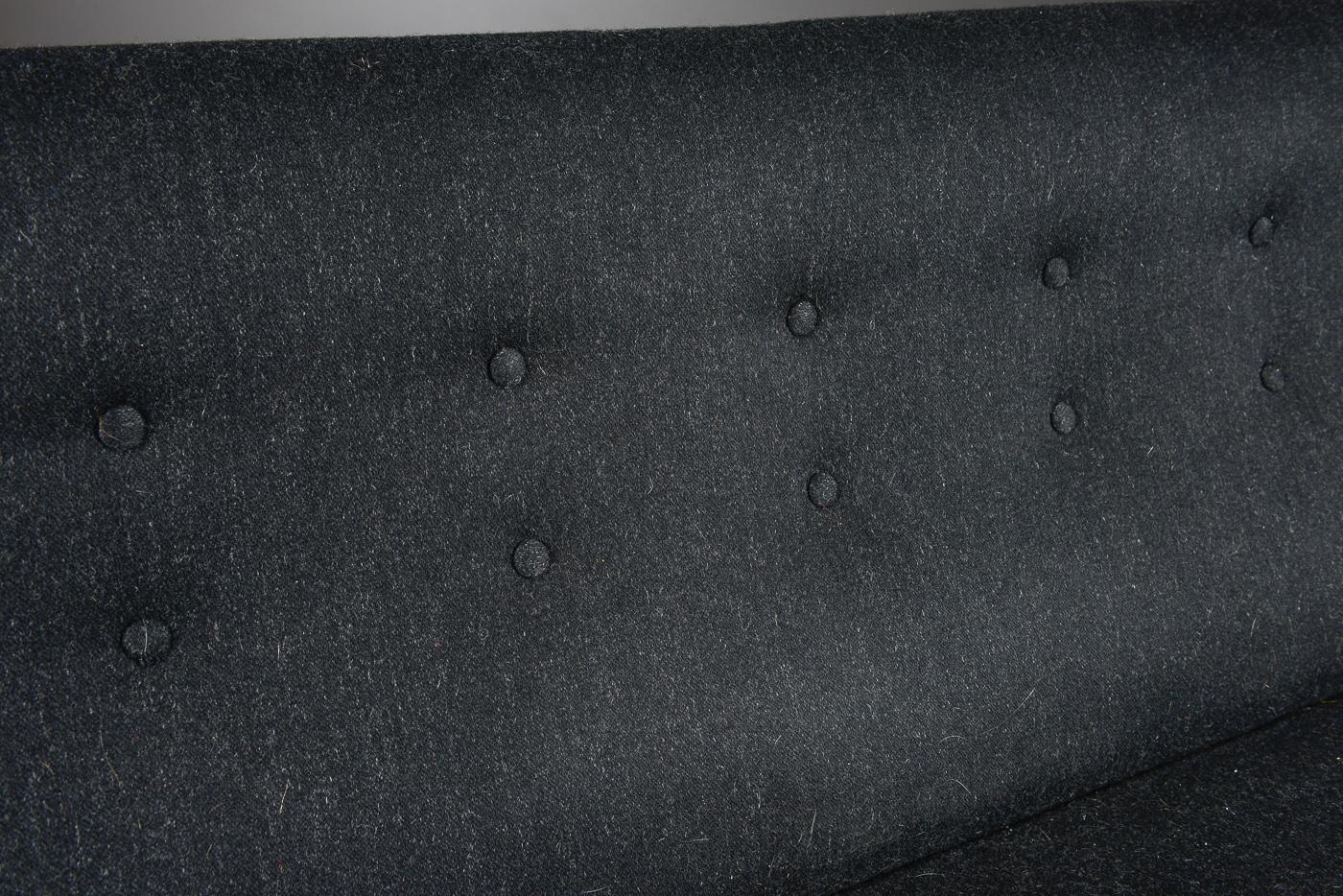 Fritz Hansen Three-Seat Sofa, Model 1669A Couch 3-Seat Black For Sale 4