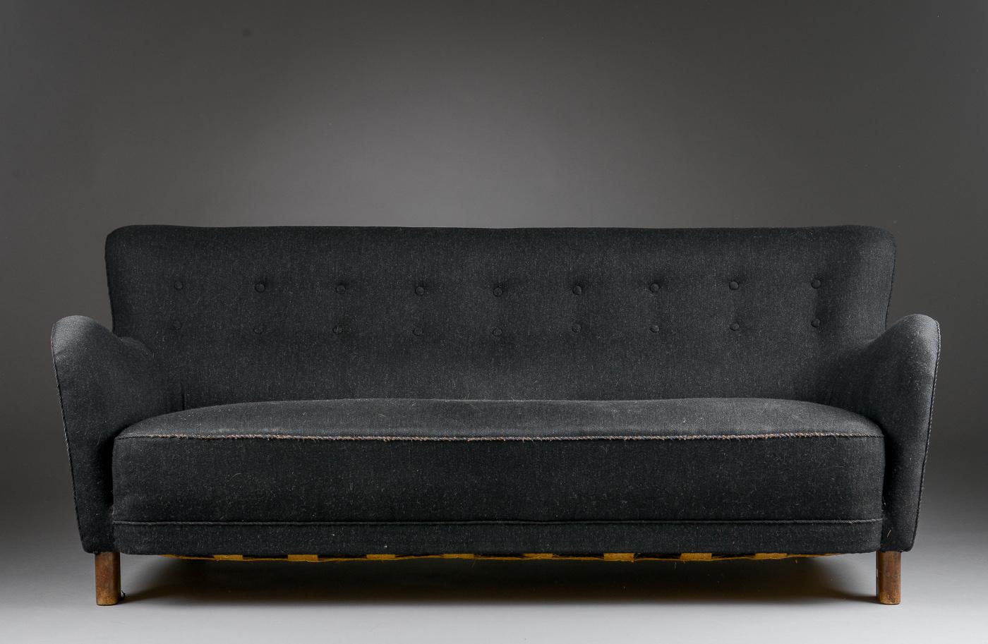 Fritz Hansen Three-Seat Sofa, Model 1669A Couch 3-Seat Black For Sale 11