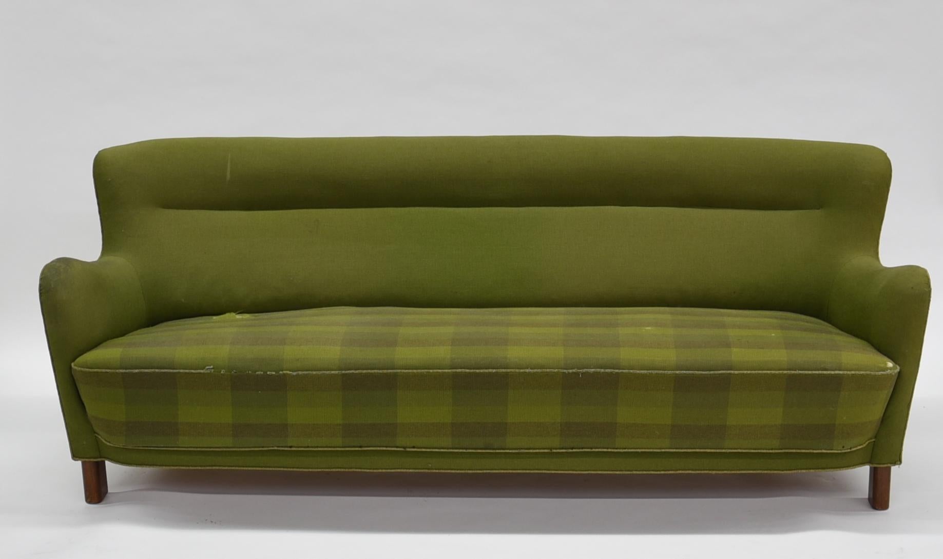 Fritz Hansen Three-Seat Sofa Green Model 1669a / 4468 For Sale 2