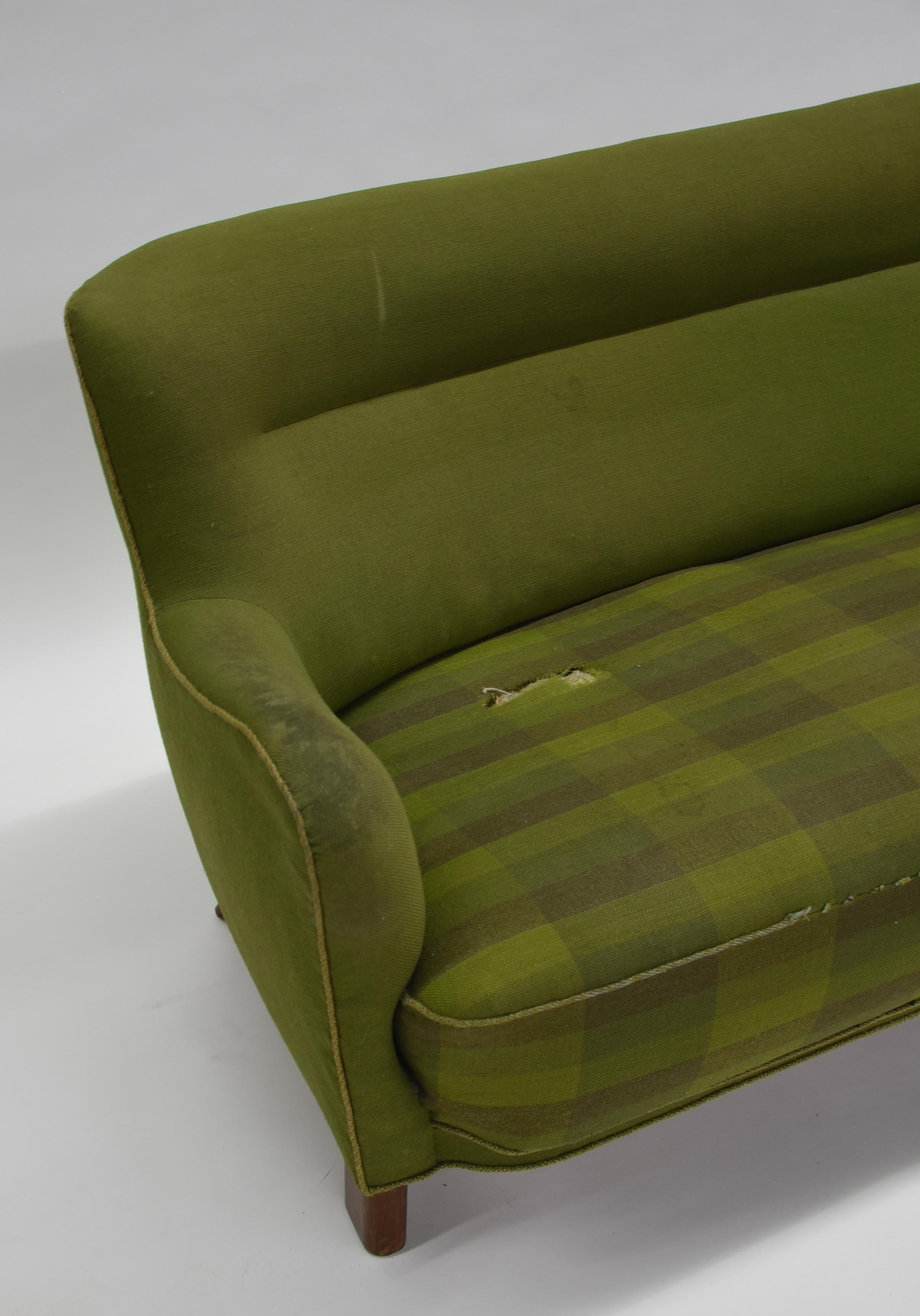 Fritz Hansen Three-Seat Sofa Green Model 1669a / 4468 For Sale 7