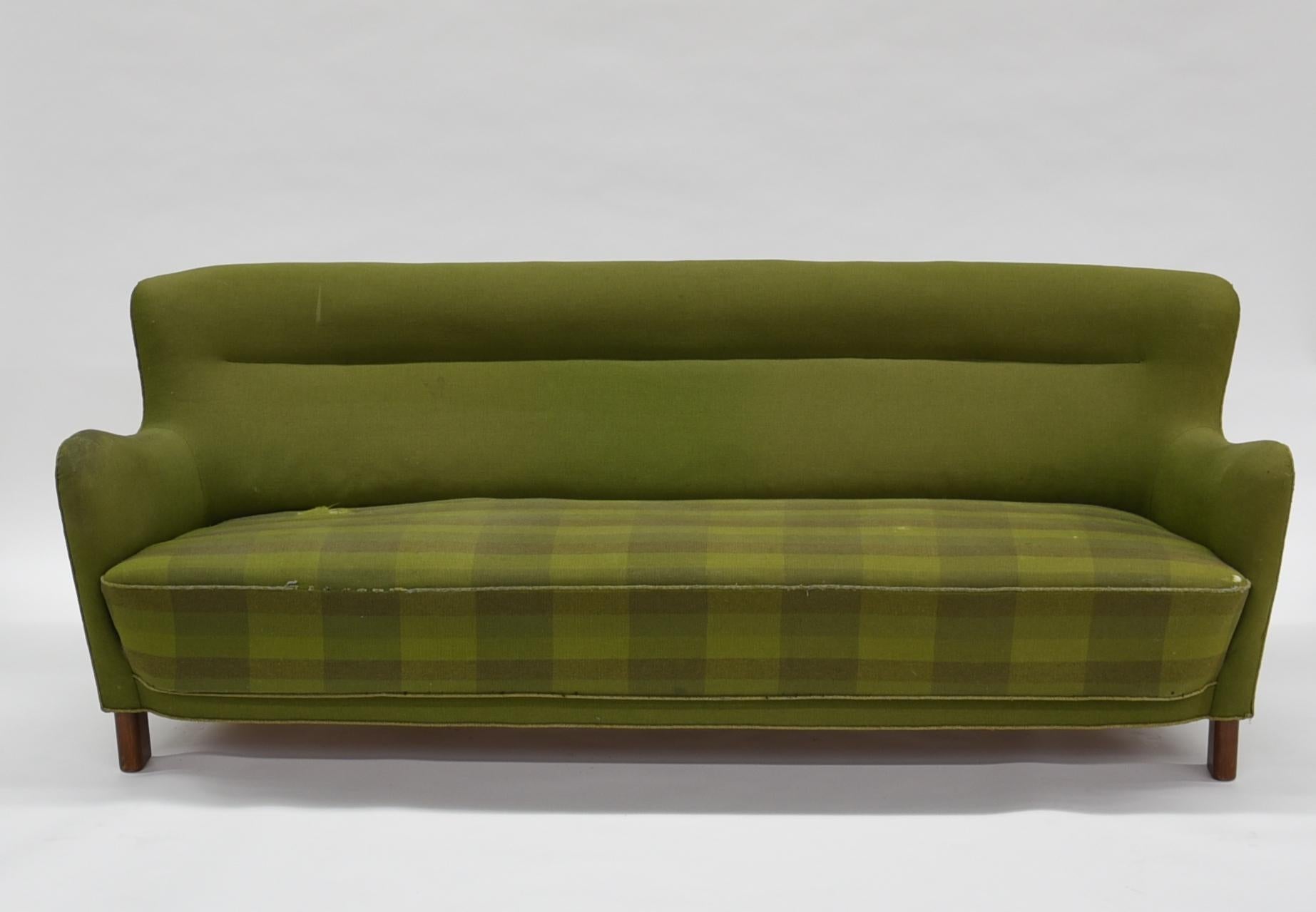 Three-seat sofa by Fritz Hansen, Model 1669a/4468.
Oval, stained beech legs. Seat, sides and back upholstered in wool.
Literature: Catalogue from Fritz Hansen 1942, p. 17.
Catalogue from Fritz Hansen 1951, p. 74.