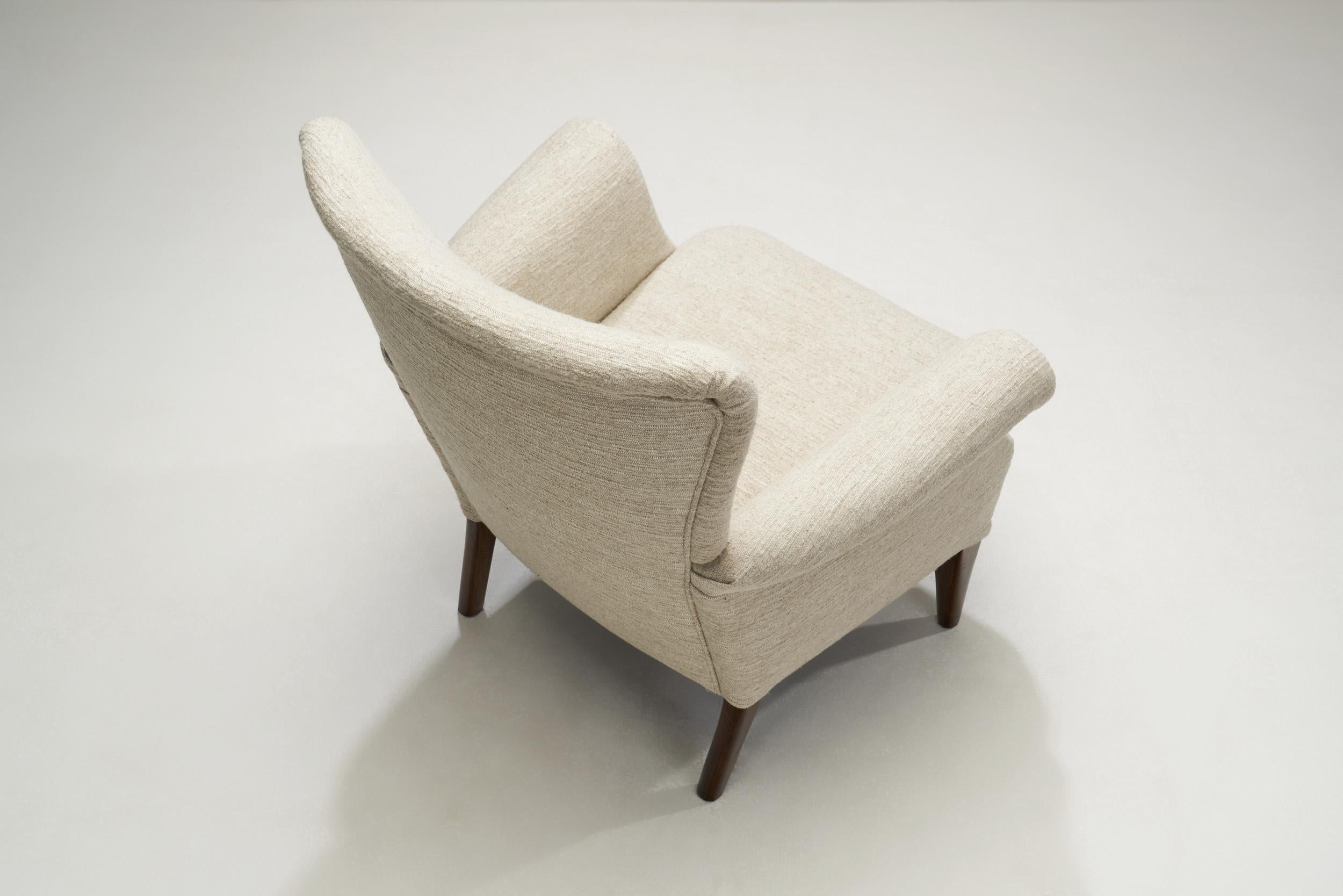 Mid-20th Century Fritz Hansen Upholstered Armchairs with Rolled Arms, Denmark ca 1940s