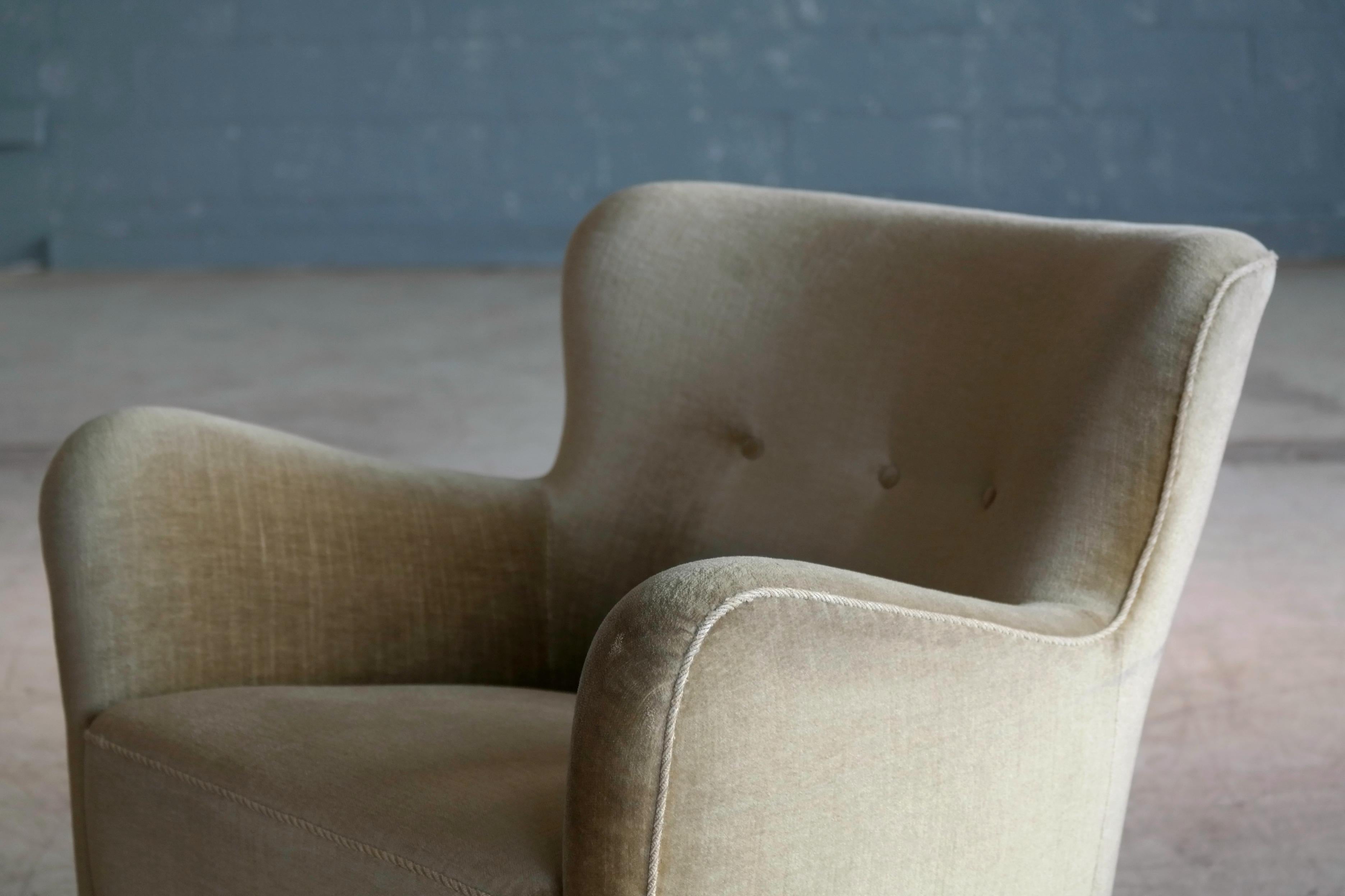 Mid-Century Modern Fritz Hansen Variant of Model 1669 Easy Chair, Denmark, 1940s