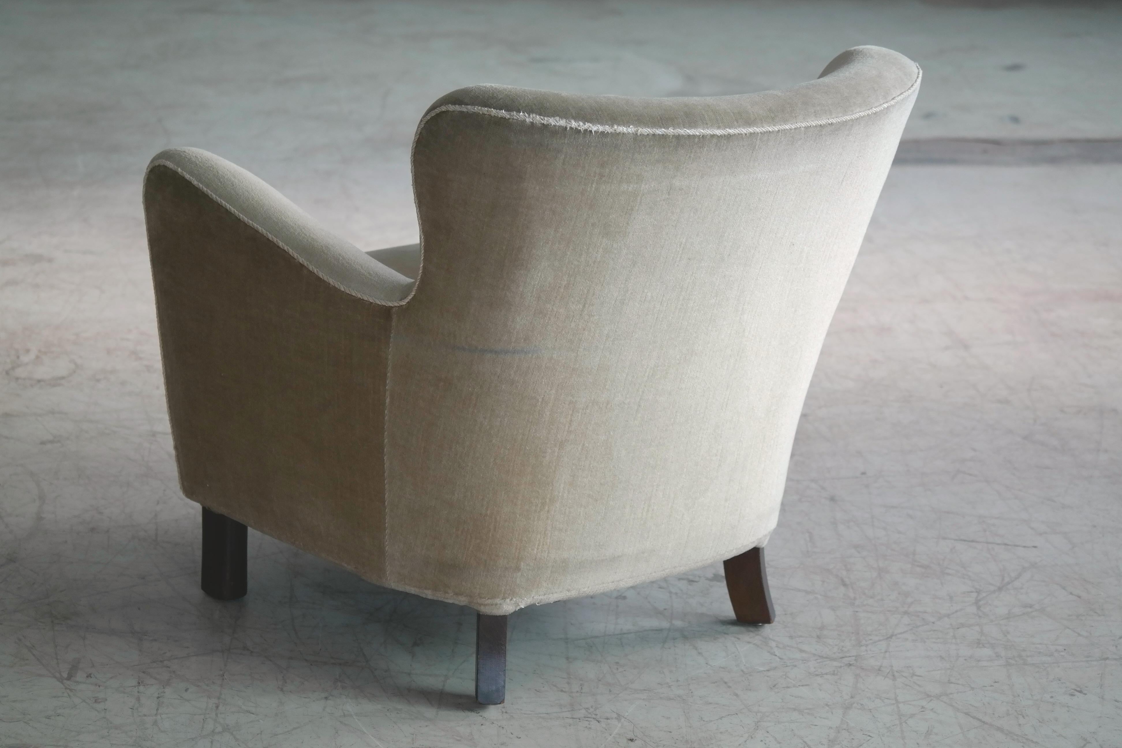 Mid-20th Century Fritz Hansen Variant of Model 1669 Easy Chair, Denmark, 1940s