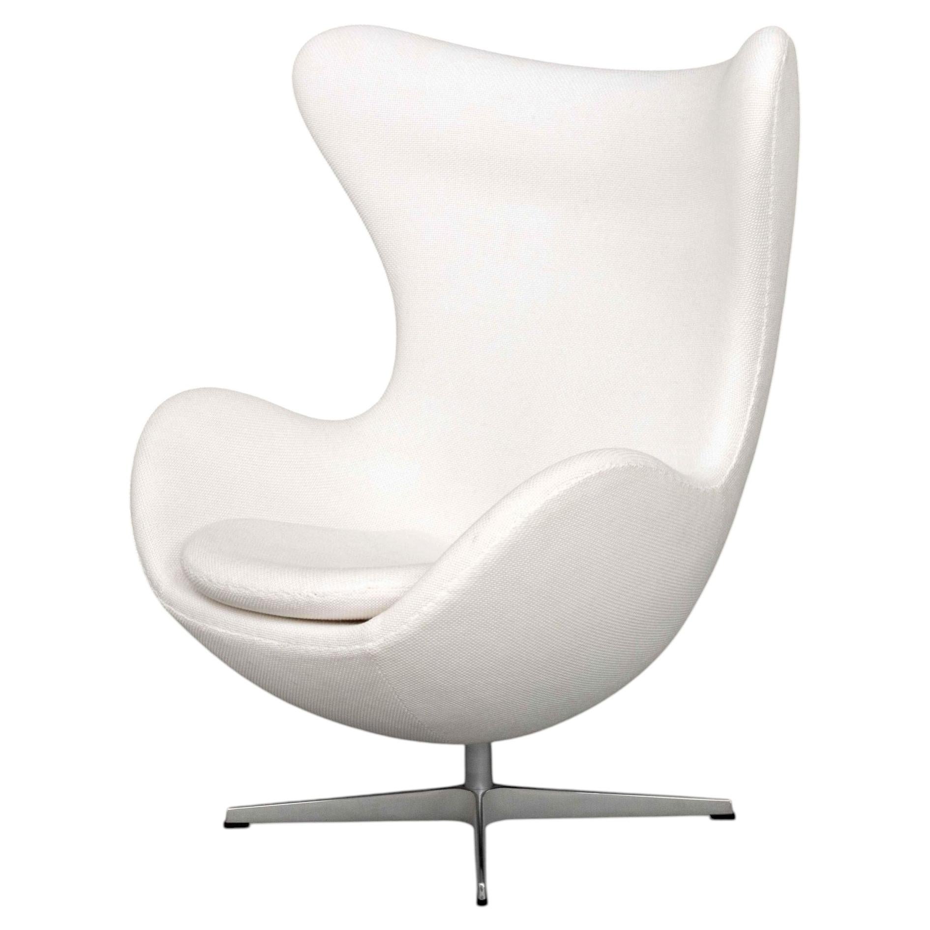 Fritz Hansen White Upholstered Egg Chair, Scandinavian Modern, Denmark
