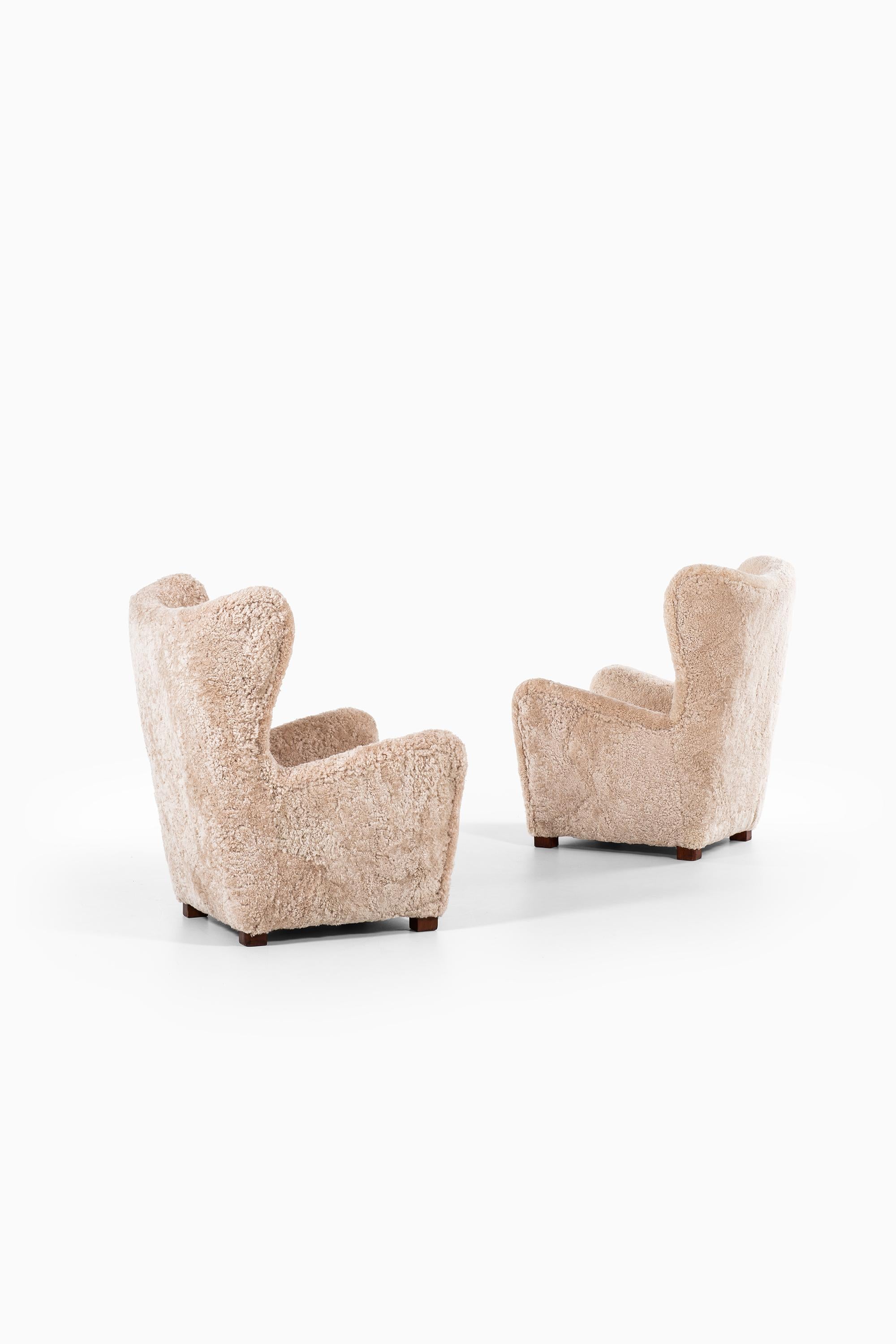 Mid-20th Century Fritz Hansen Wingback Easy Chair Model 1672 in Sheepskin and Oak