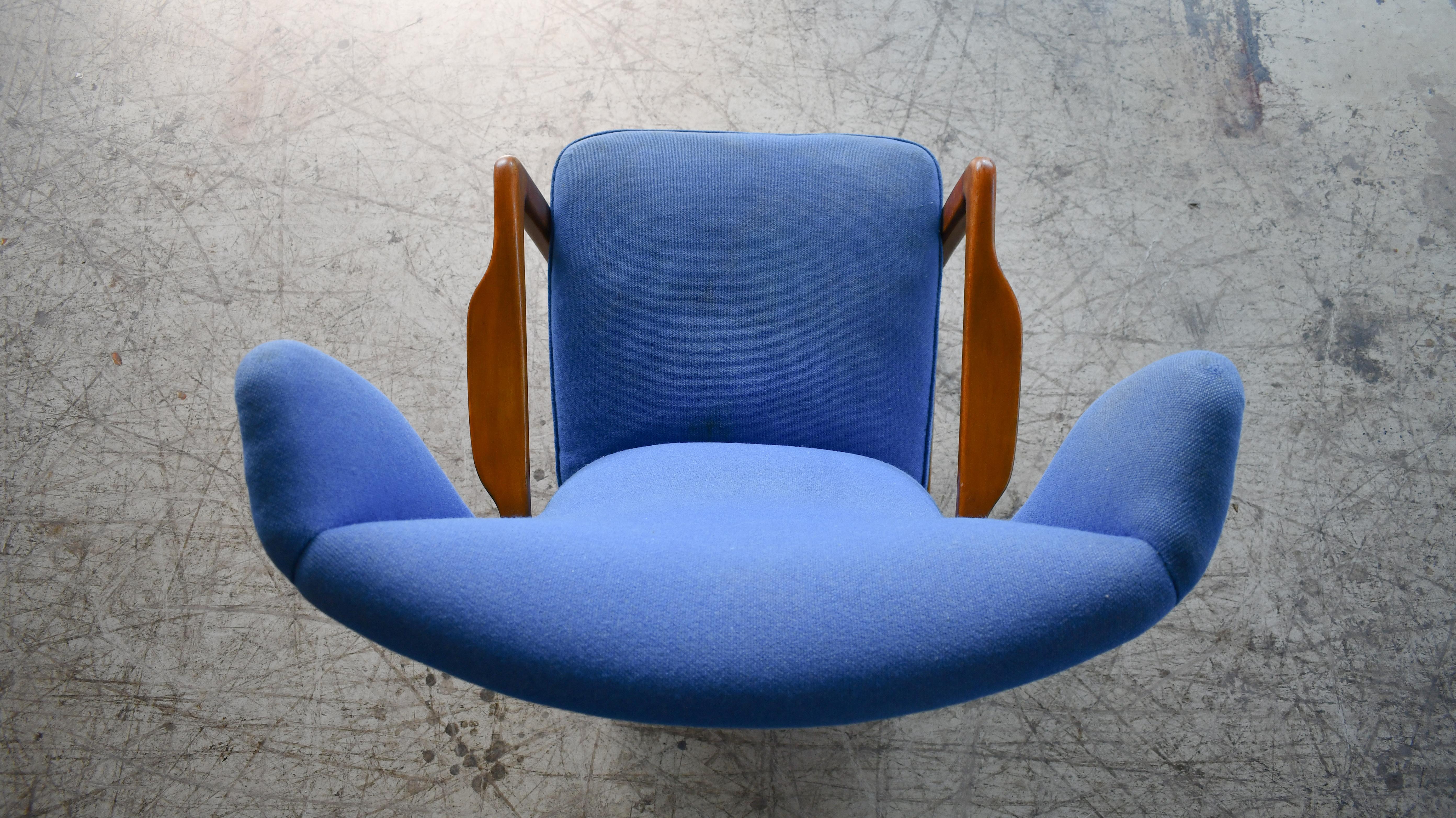 Fritz Hansen Wingback Lounge Chair Danish Midcentury In Good Condition In Bridgeport, CT