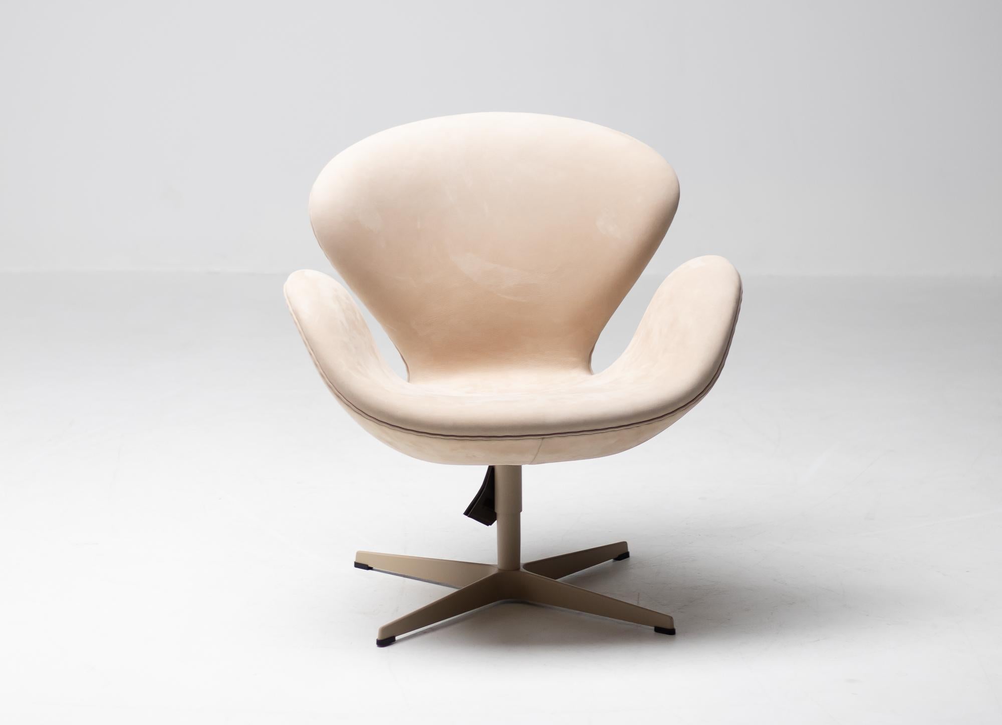 Fritz Hansen’s Choice Limited Edition Swan Chair by Arne Jacobsen 3