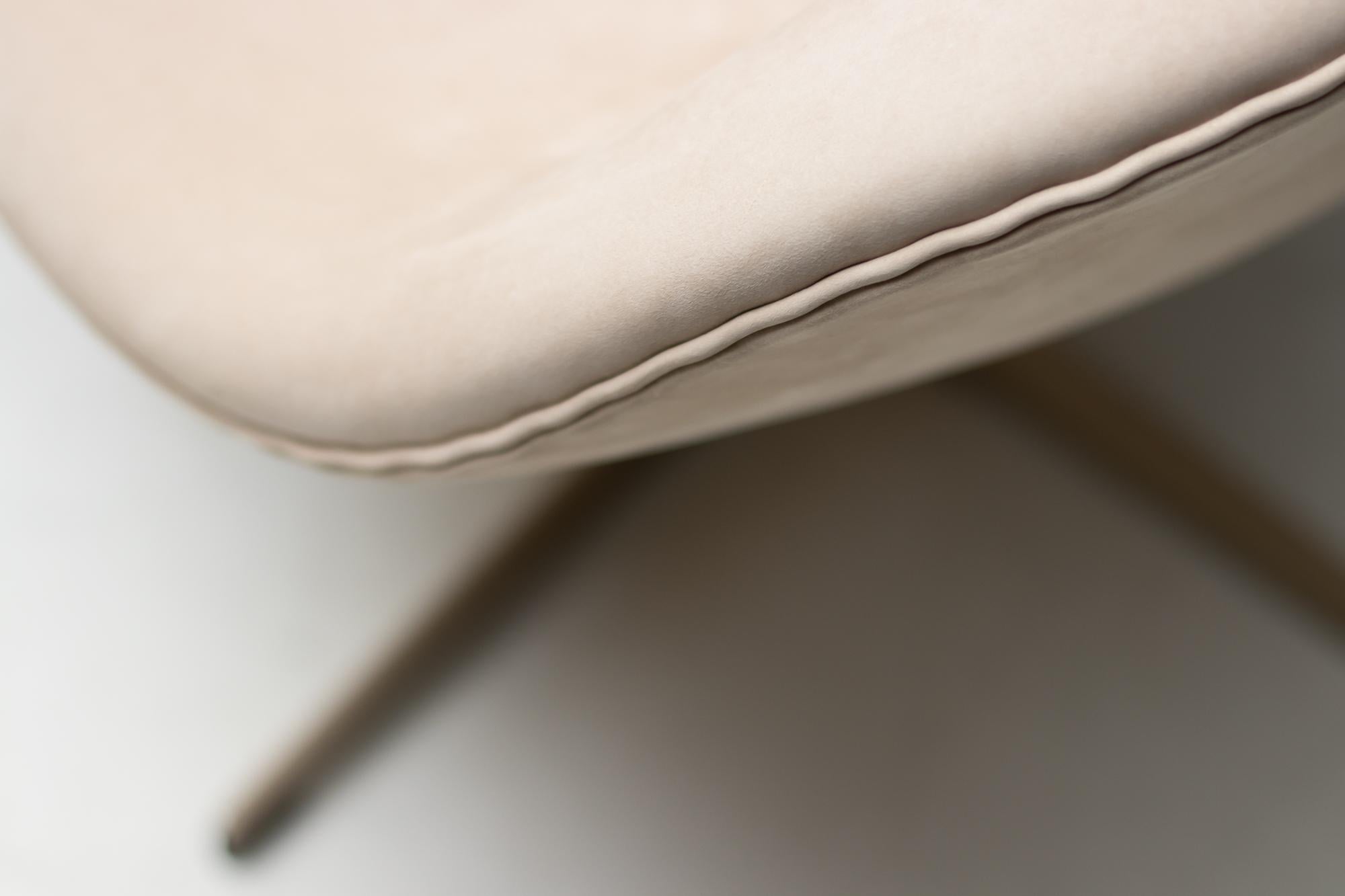 Scandinavian Modern Fritz Hansen’s Choice Limited Edition Swan Chair by Arne Jacobsen