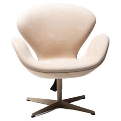 Fritz Hansen’s Choice Limited Edition Swan Chair by Arne Jacobsen