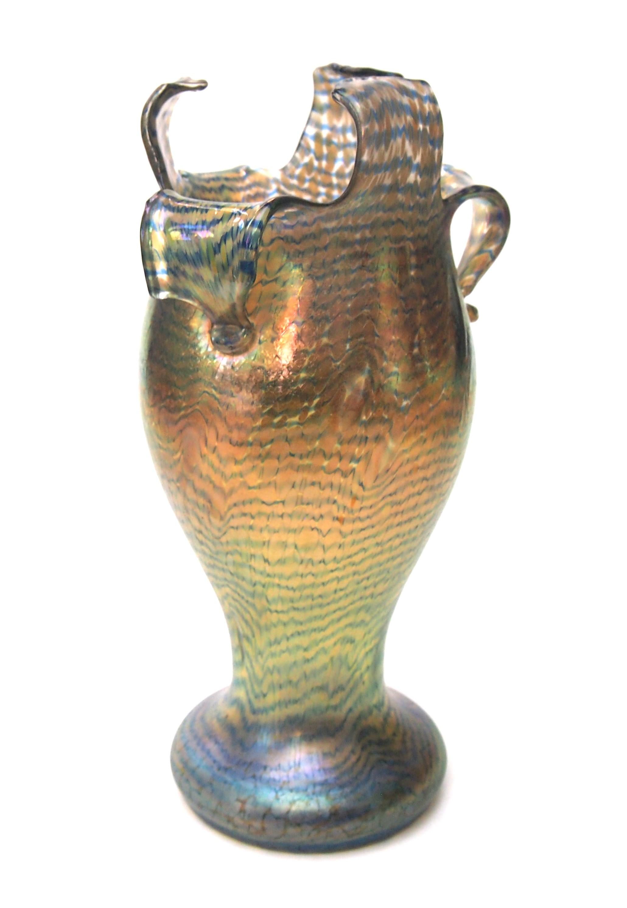 Atemberaubende, große Fritz Heckert irisierte große Vase mit Scherenschnittmuster 
