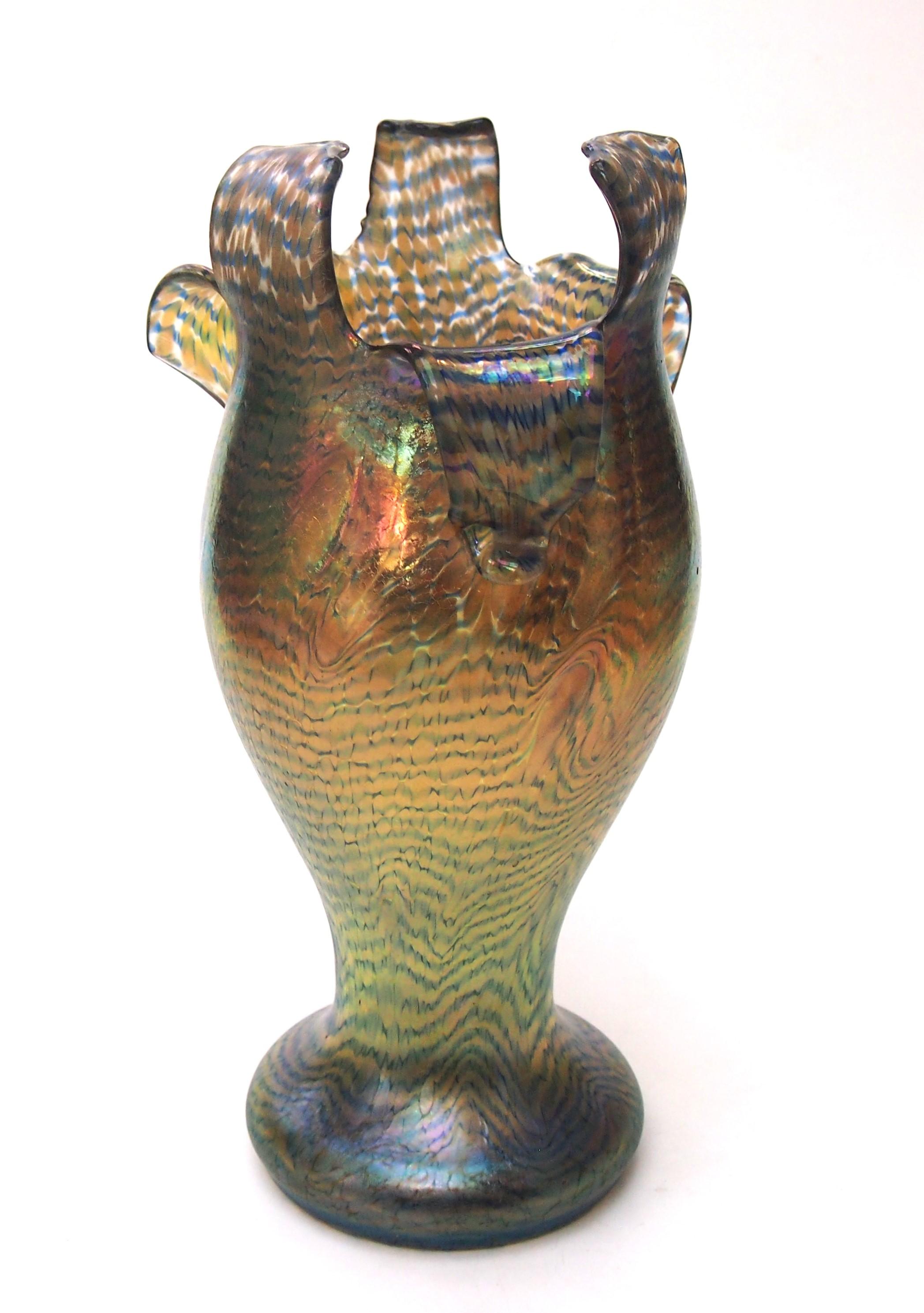 Fritz Heckert irisiert Scherenschliff 'King Tut' Glasvase von Otto Thamm um 1900 (Art nouveau) im Angebot