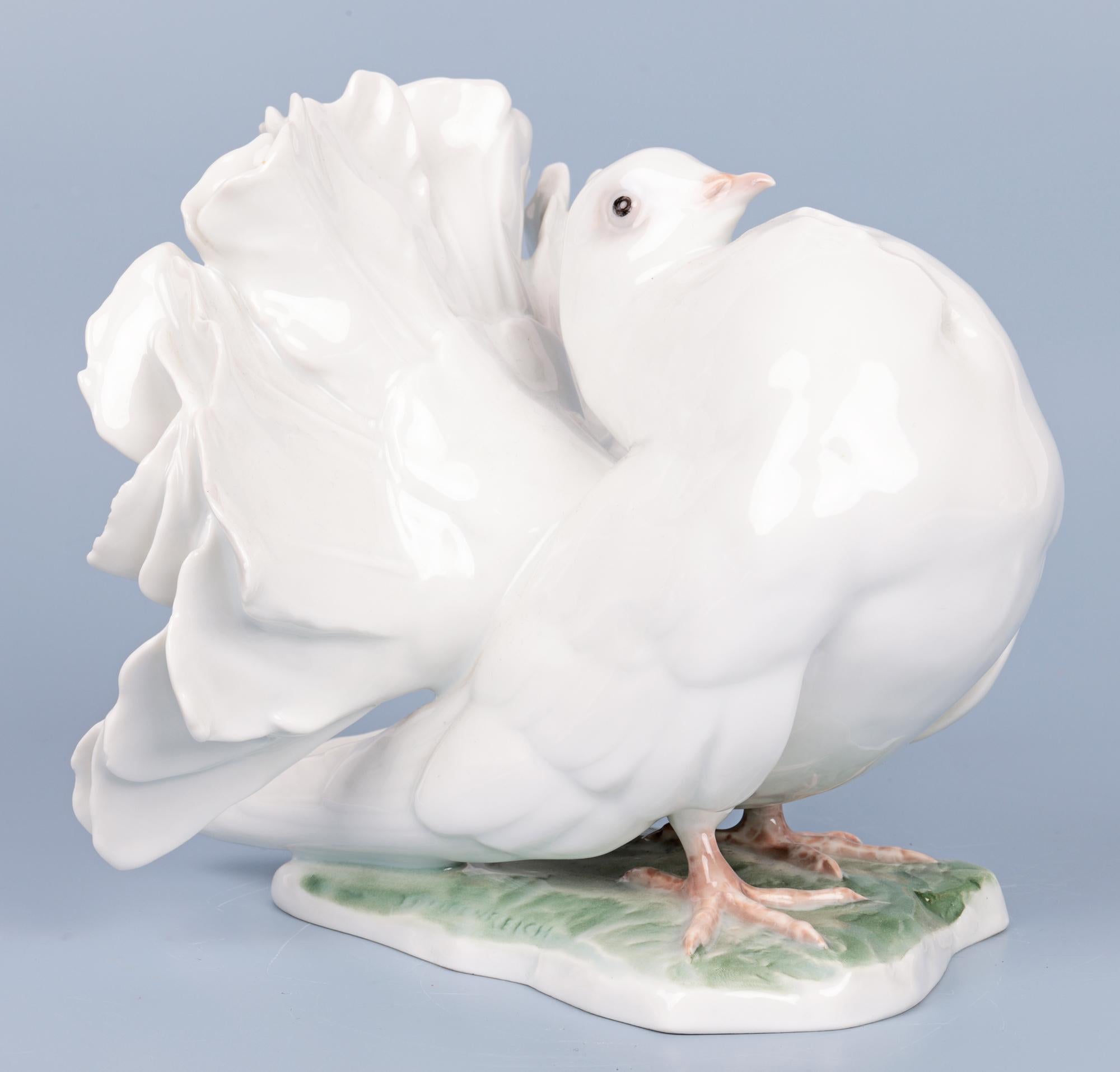 Allemand Fritz Heidenreich Rosenthal, grande paire de colombes en porcelaine du milieu du siècle dernier en vente
