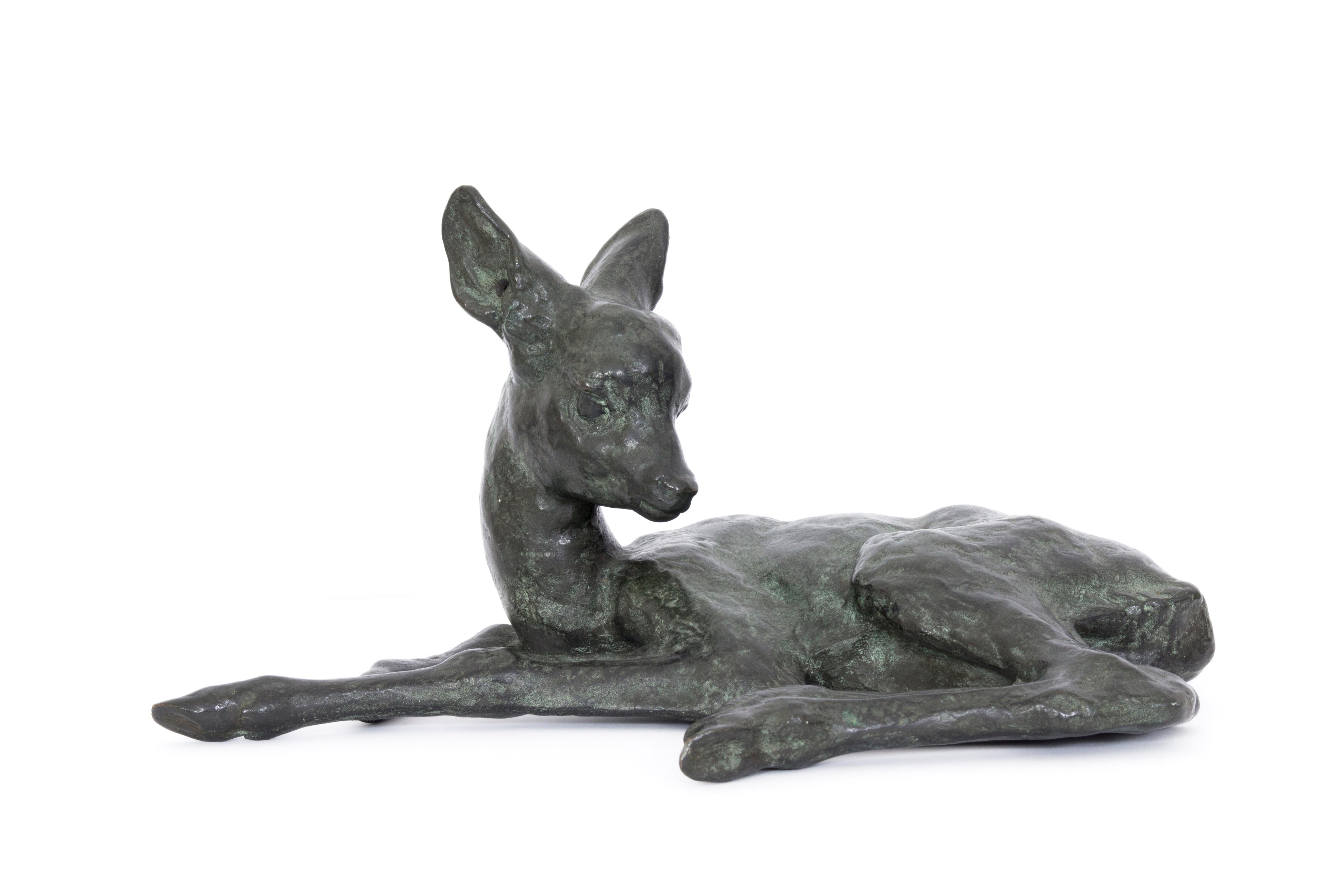 Lying fawn  - Sculpture by Fritz Heidenreich