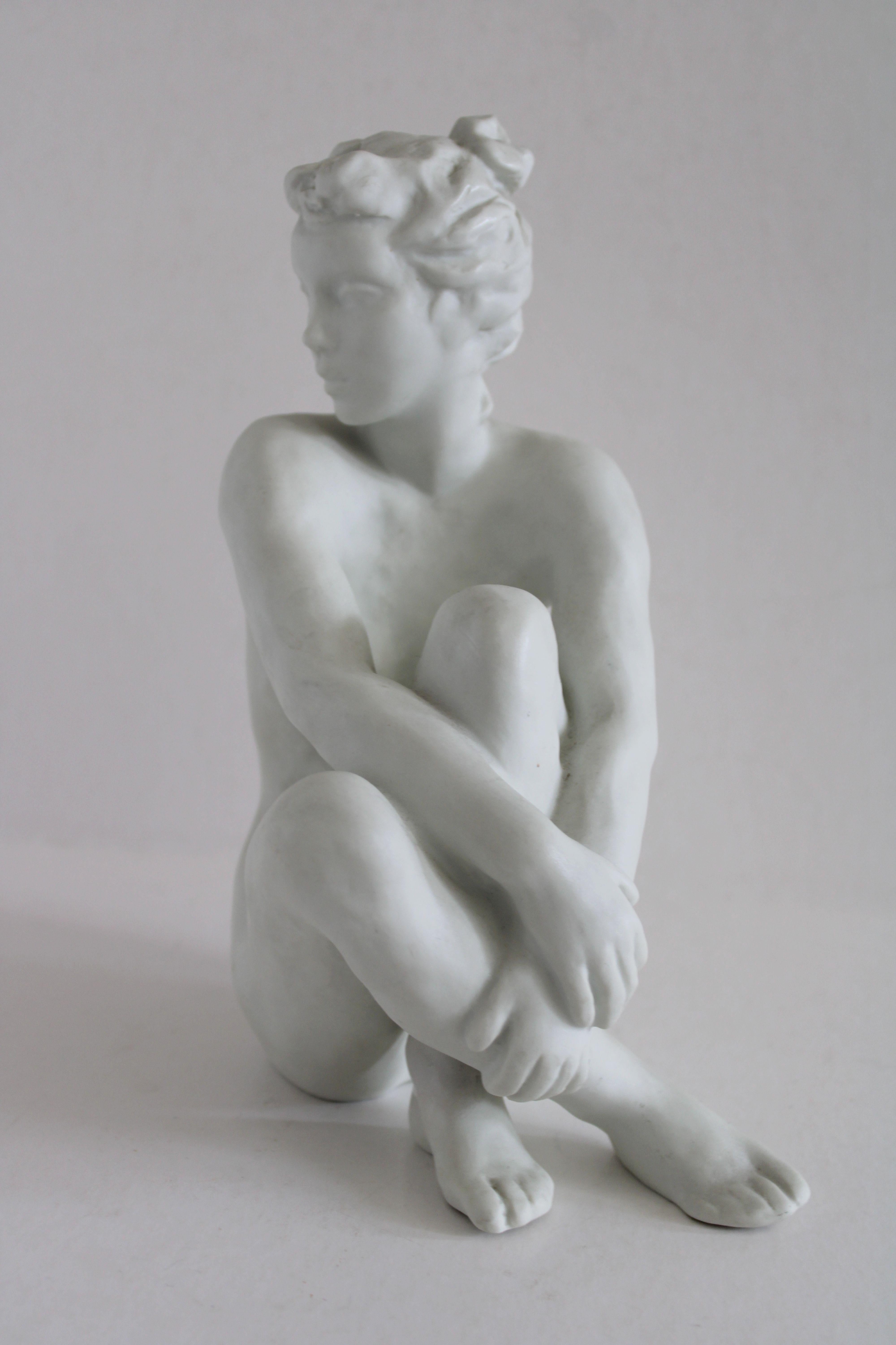 Fritz Klimsch (1870-1960) - Sitting woman figure. Biscuit, h 21, 5 cm 1
