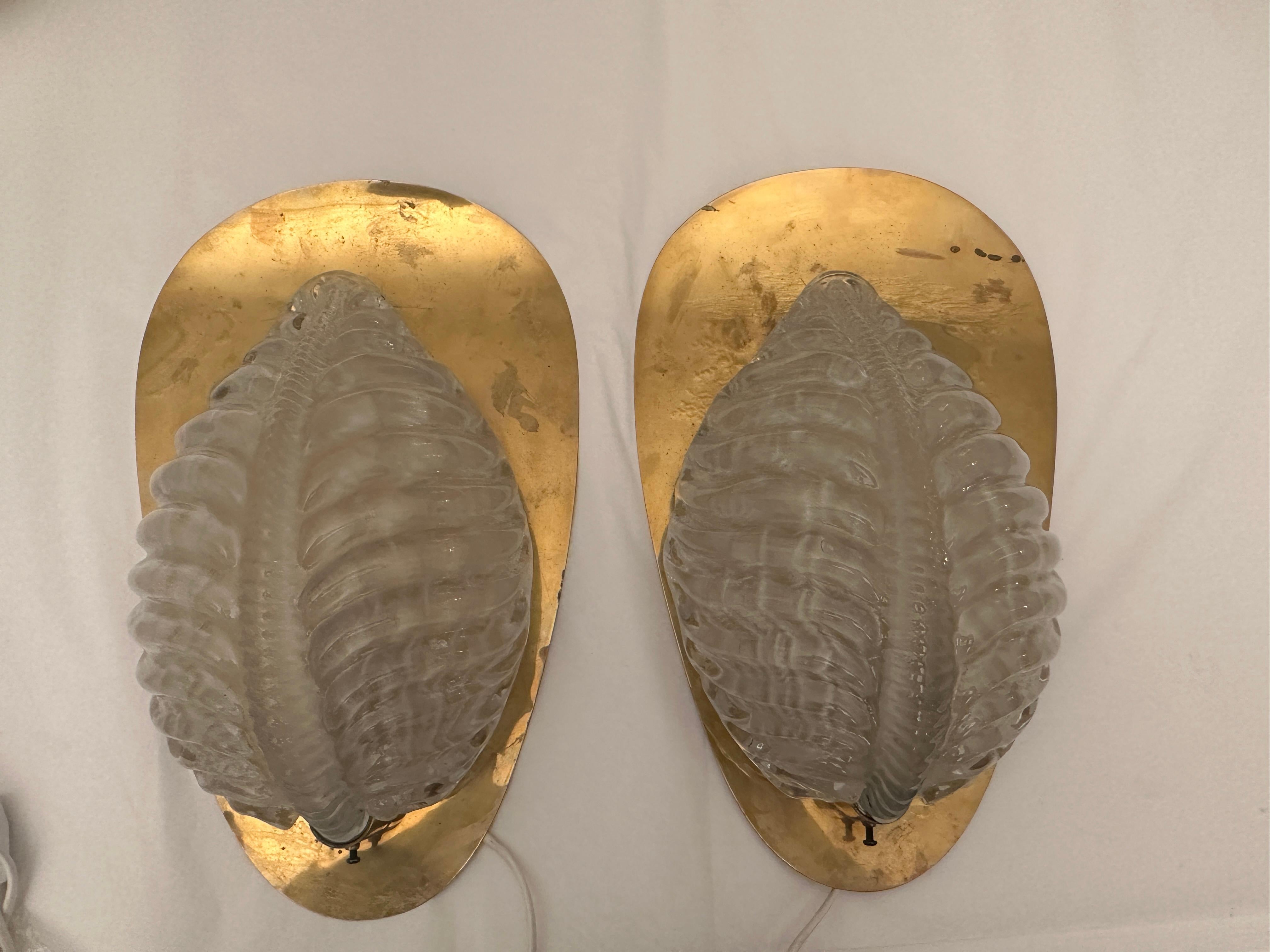 Fritz kurz sconces leaf shaped brass and glass Orrefors 1960s In Good Condition For Sale In Paris, FR