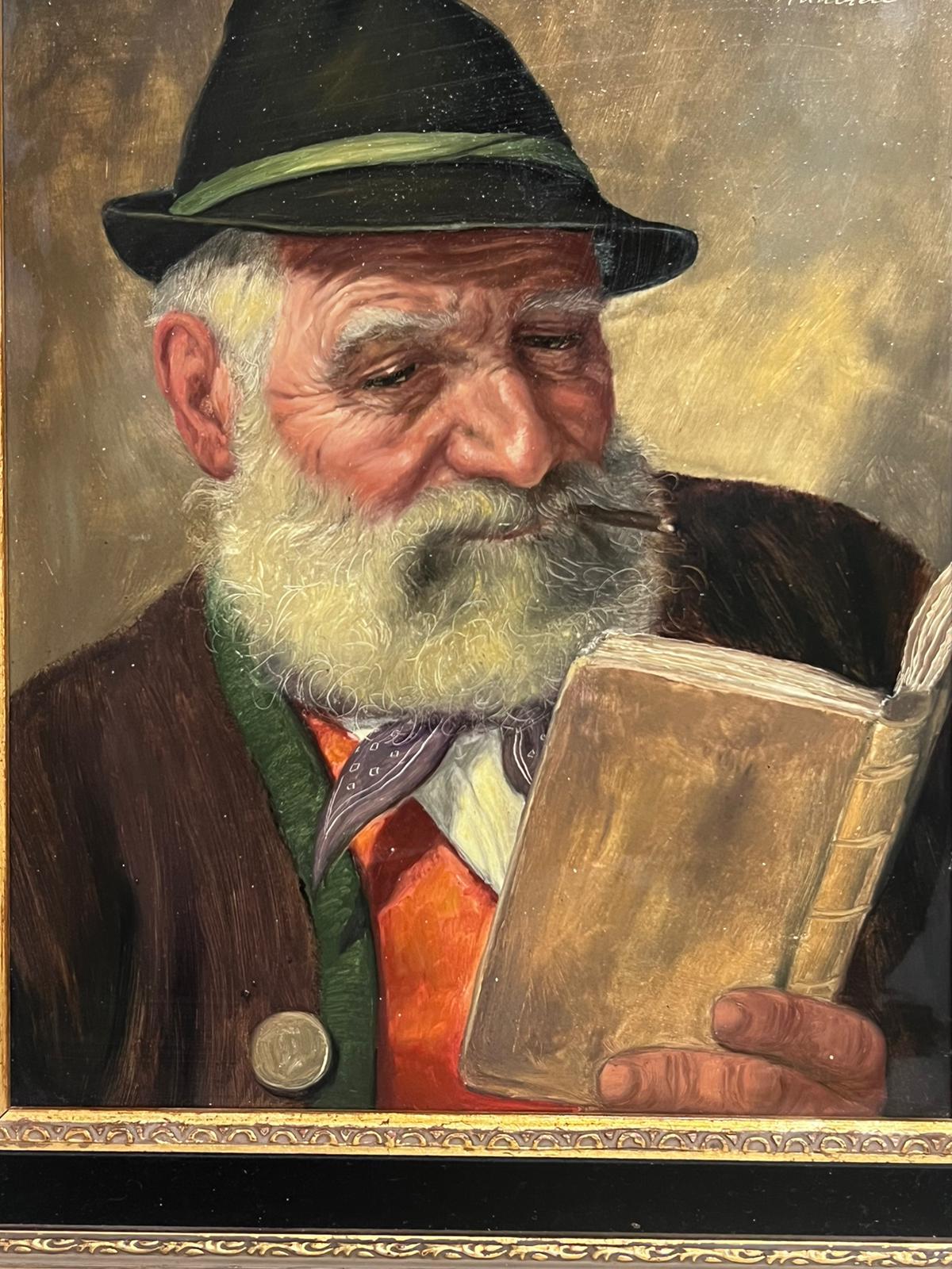 Beau portrait allemand d'un homme âgé avec barbe fumant et lisant un livre - Noir Figurative Painting par Fritz Muller