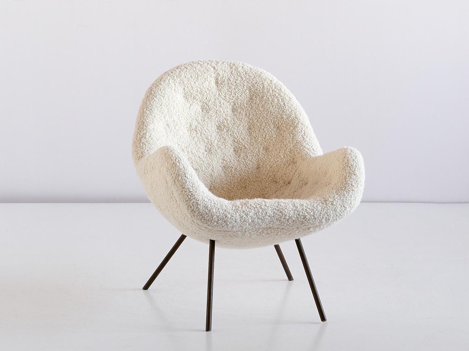 Fritz Neth Egg Shaped Lounge Chair in Ivory Dedar Bouclé, Correcta Kassel, 1950s In Good Condition In The Hague, NL