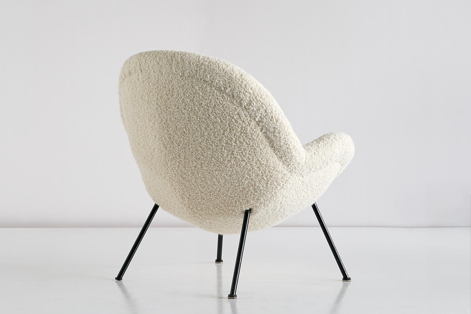 Fritz Neth Egg Shaped Lounge Chair in Ivory Dedar Bouclé, Correcta Kassel, 1950s In Good Condition In The Hague, NL