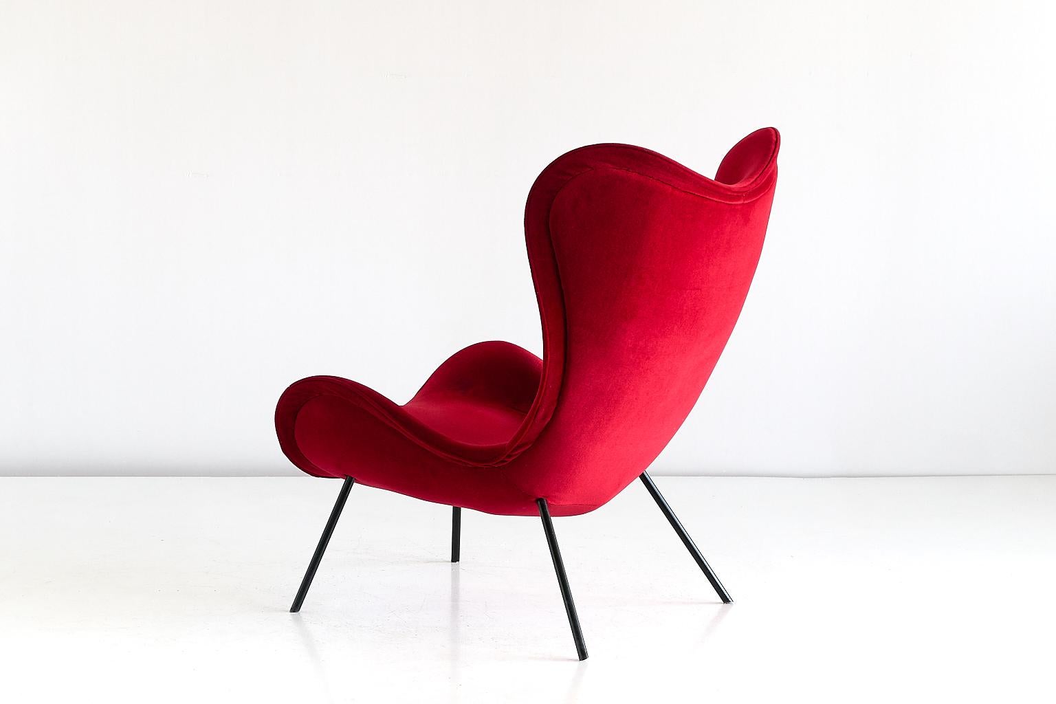 Fritz Neth 'Madame' Lounge Chair in Red Velvet for Correcta, Germany, 1950s In Fair Condition In The Hague, NL
