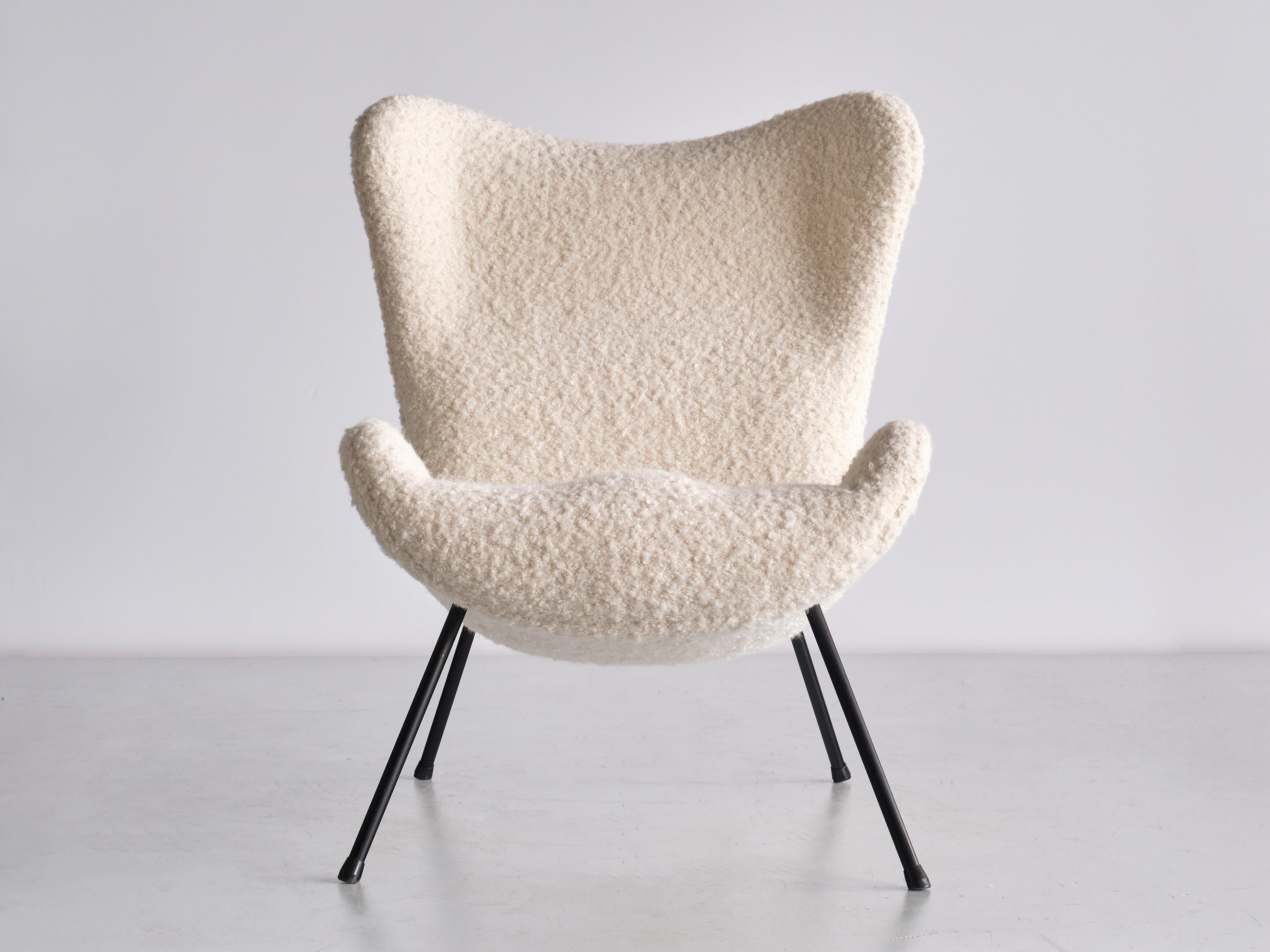 Fritz Neth 'Madame' Lounge Chair in White Nobilis Bouclé, Correcta Germany, 1958 In Good Condition For Sale In The Hague, NL